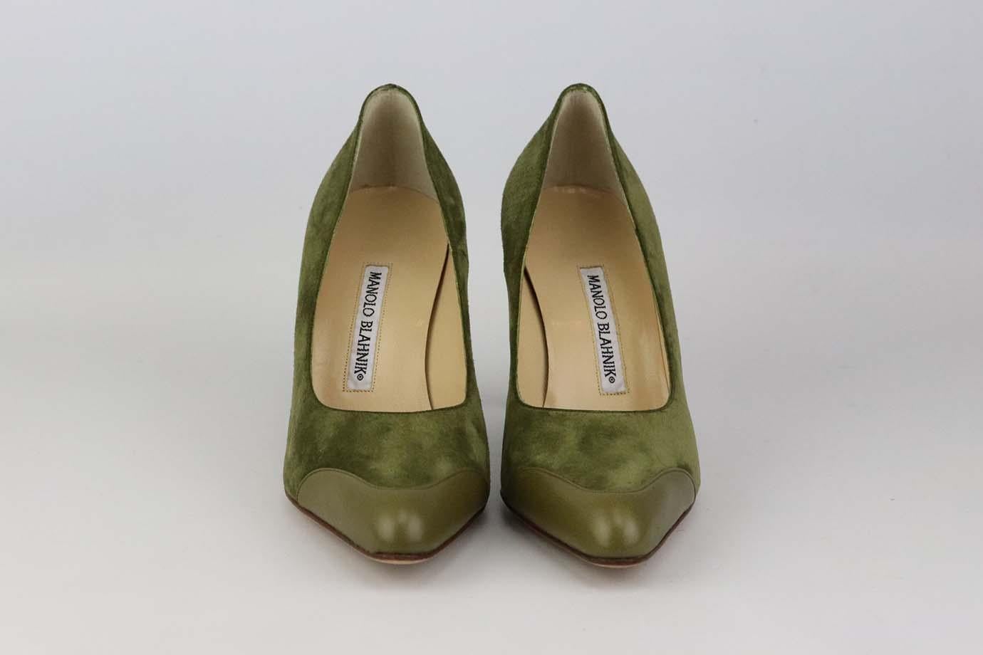 These Vintage pumps by Manolo Blahnik are a classic style that will never date, made in Italy from supple khaki suede and leather, they have rounded toes and comfortable 63 mm heels to take you from morning meetings to dinner with friends. Heel