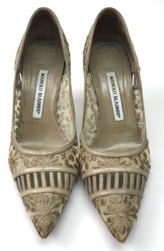 Manolo Blahnik tan embroidery leather pump - 37.5