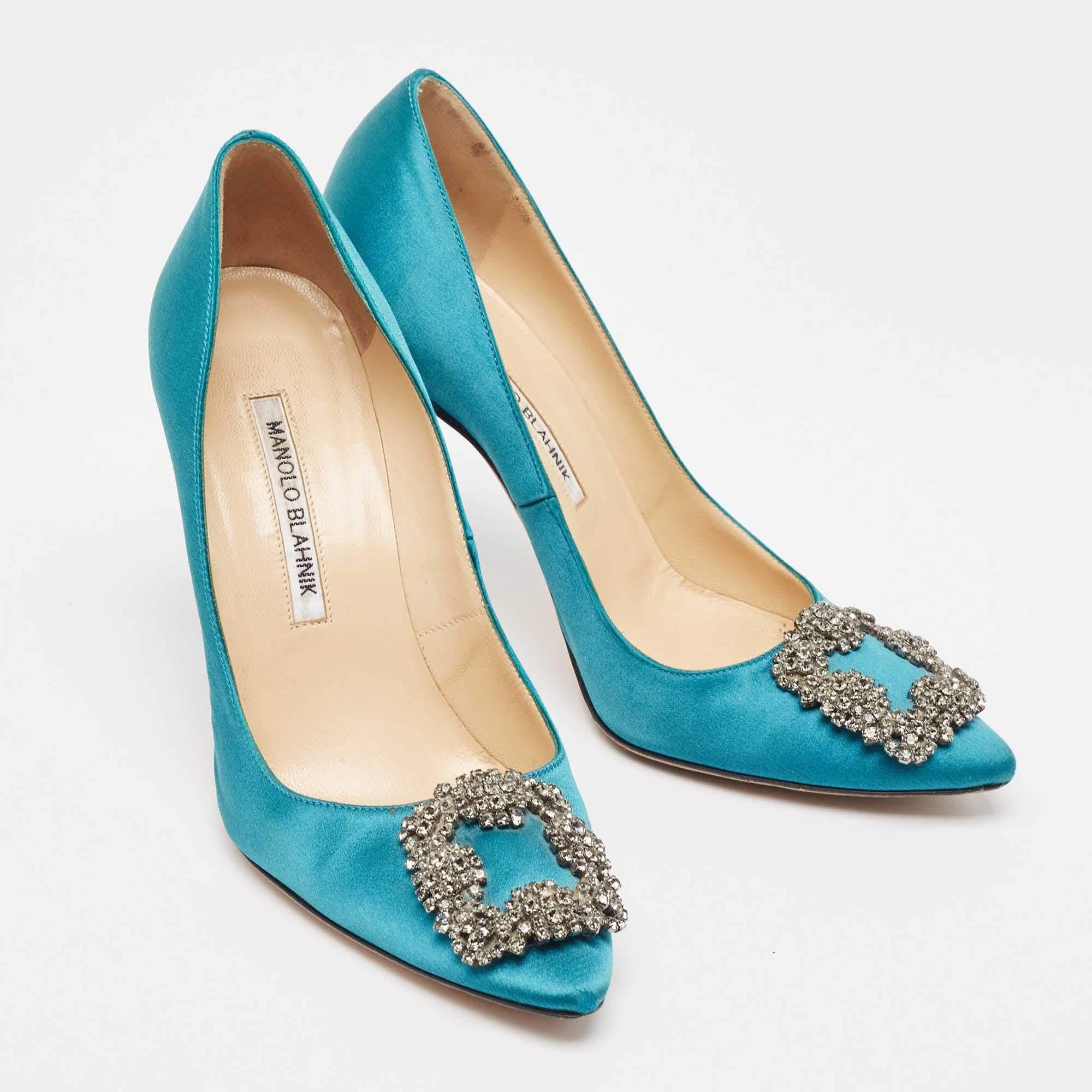 Manolo Blahnik Teal Satin Hangisi Pumps Size 37.5 In Good Condition In Dubai, Al Qouz 2