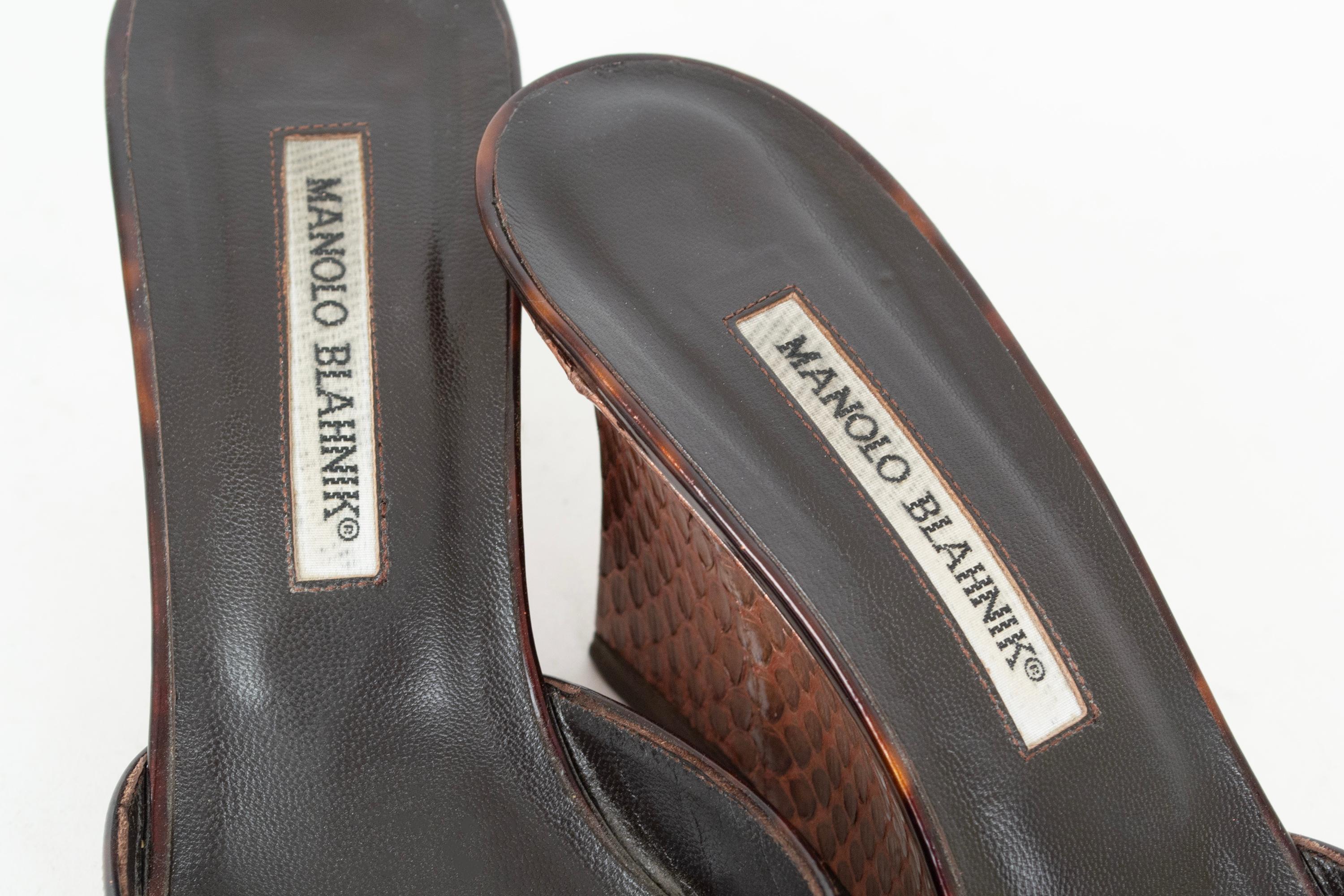 Manolo Blahnik Tortoiseshell Patent Wedge Mules 70 mm – IT 39 / US 8.5 N, 2011 For Sale 1