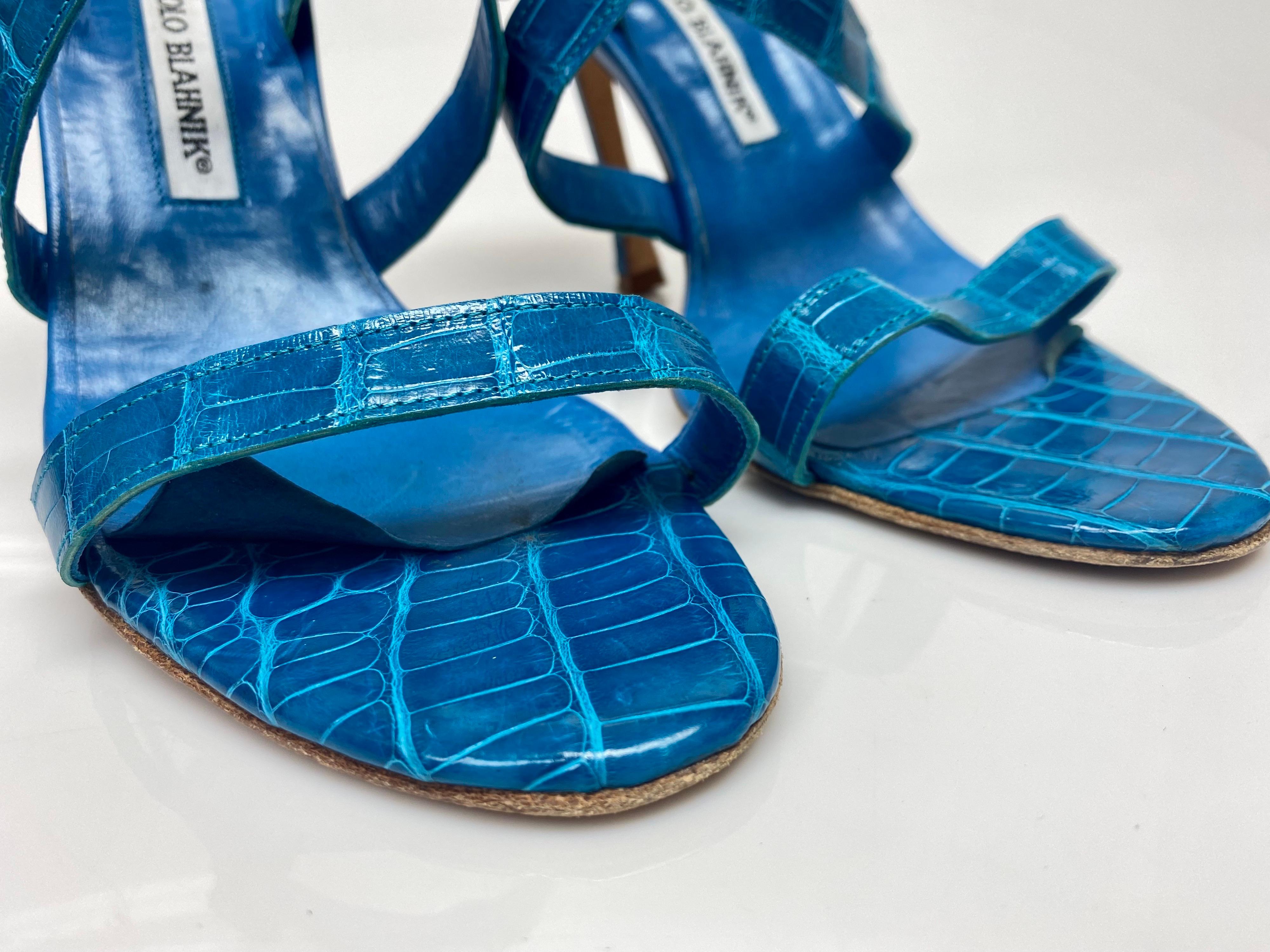 Women's Manolo Blahnik Turquoise Crocodile Strappy Sandals - Size 39.5 For Sale