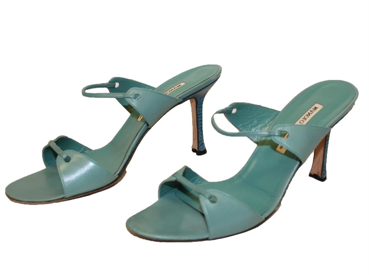Manolo Blahnik Turquoise Leather Slip On Shoes In Excellent Condition For Sale In Palm Beach, FL