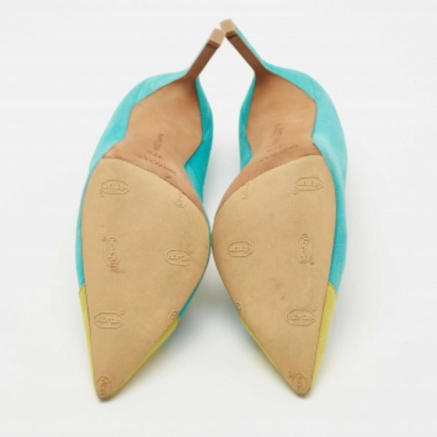 Blu Manolo Blahnik Pumps in camoscio turchese/giallo taglia 37,5 in vendita