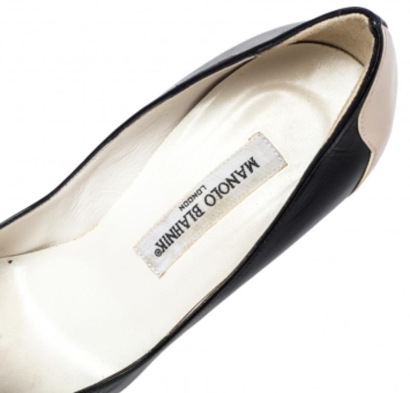 Manolo Blahnik Bombas Adra de cuero y charol bicolor Talla 37.5 en venta 2