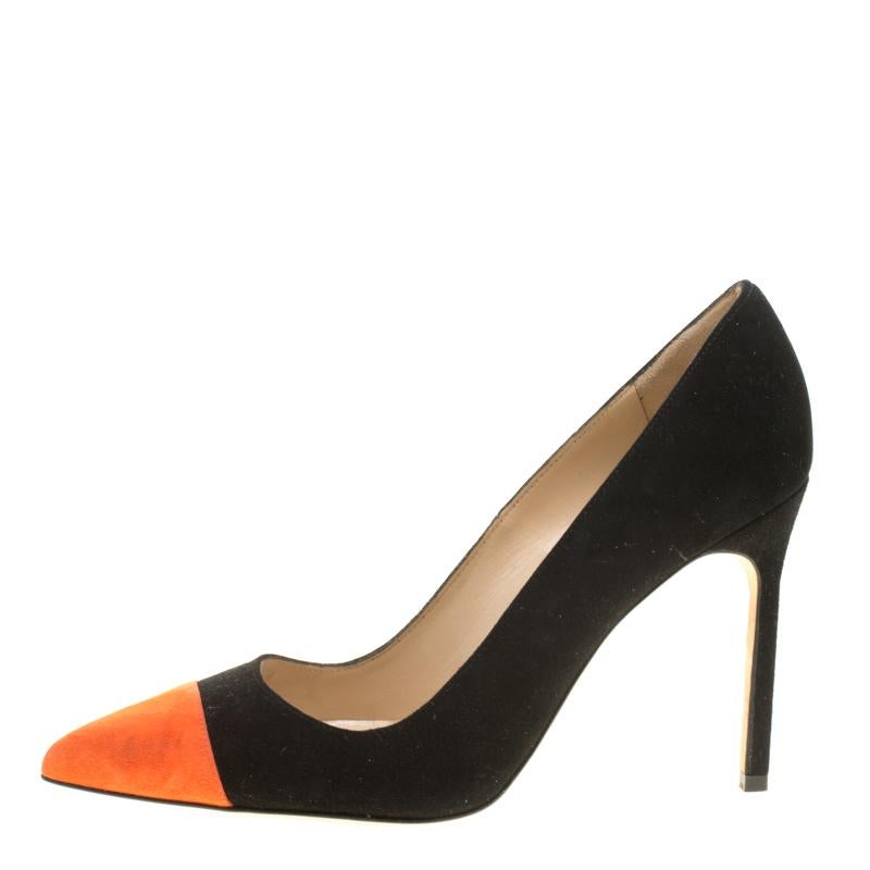 Chase your woes away by wearing this pair of great pumps which have been created from suede. They come with contrast pointed toe tips and 10 cm heels. Attract all the attention around you while walking about in this pair of classy pumps by Manolo