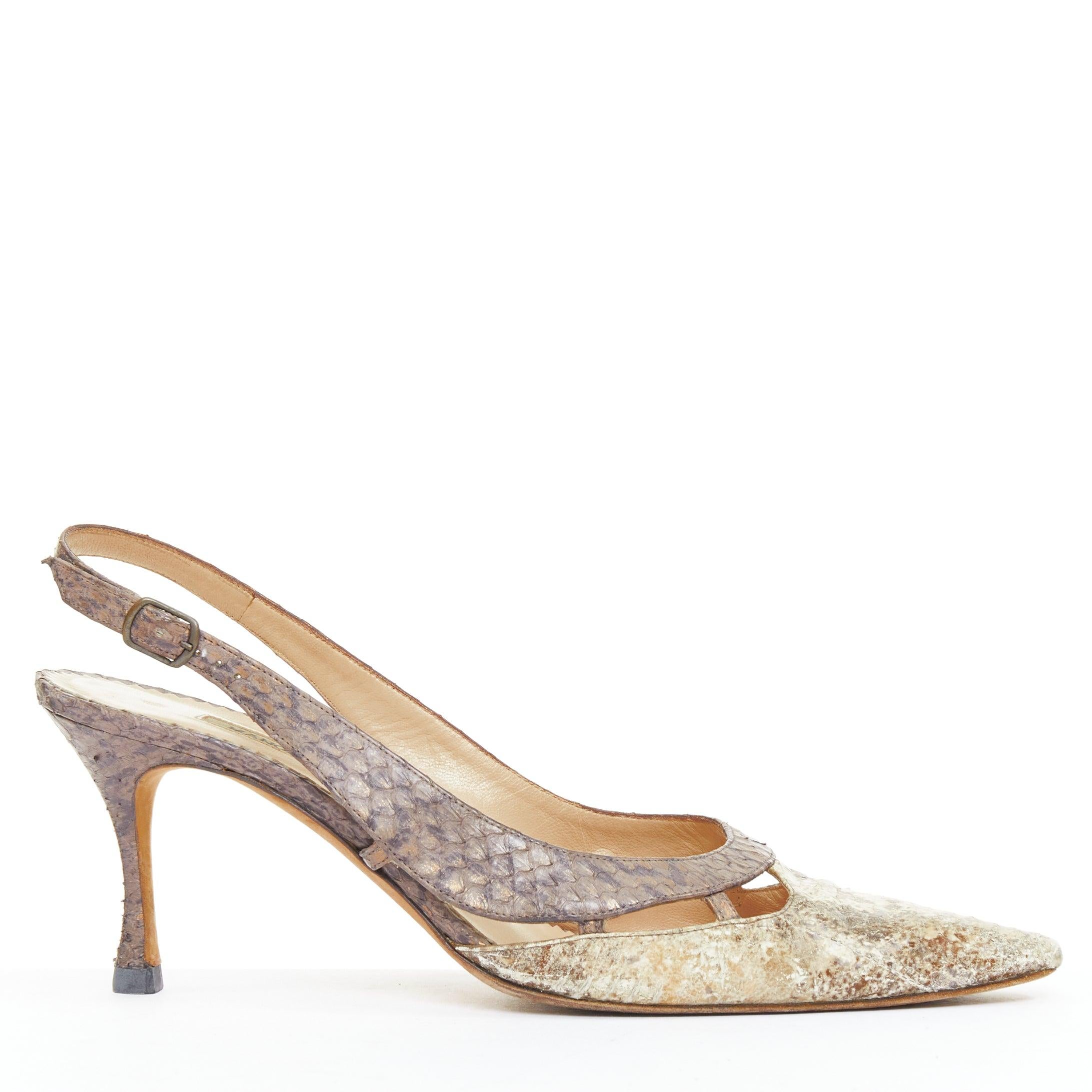 MANOLO BLAHNIK Vintage Leder mit Schuppen, spitz zulaufend, Kitten Pumps EU39 (Beige) im Angebot