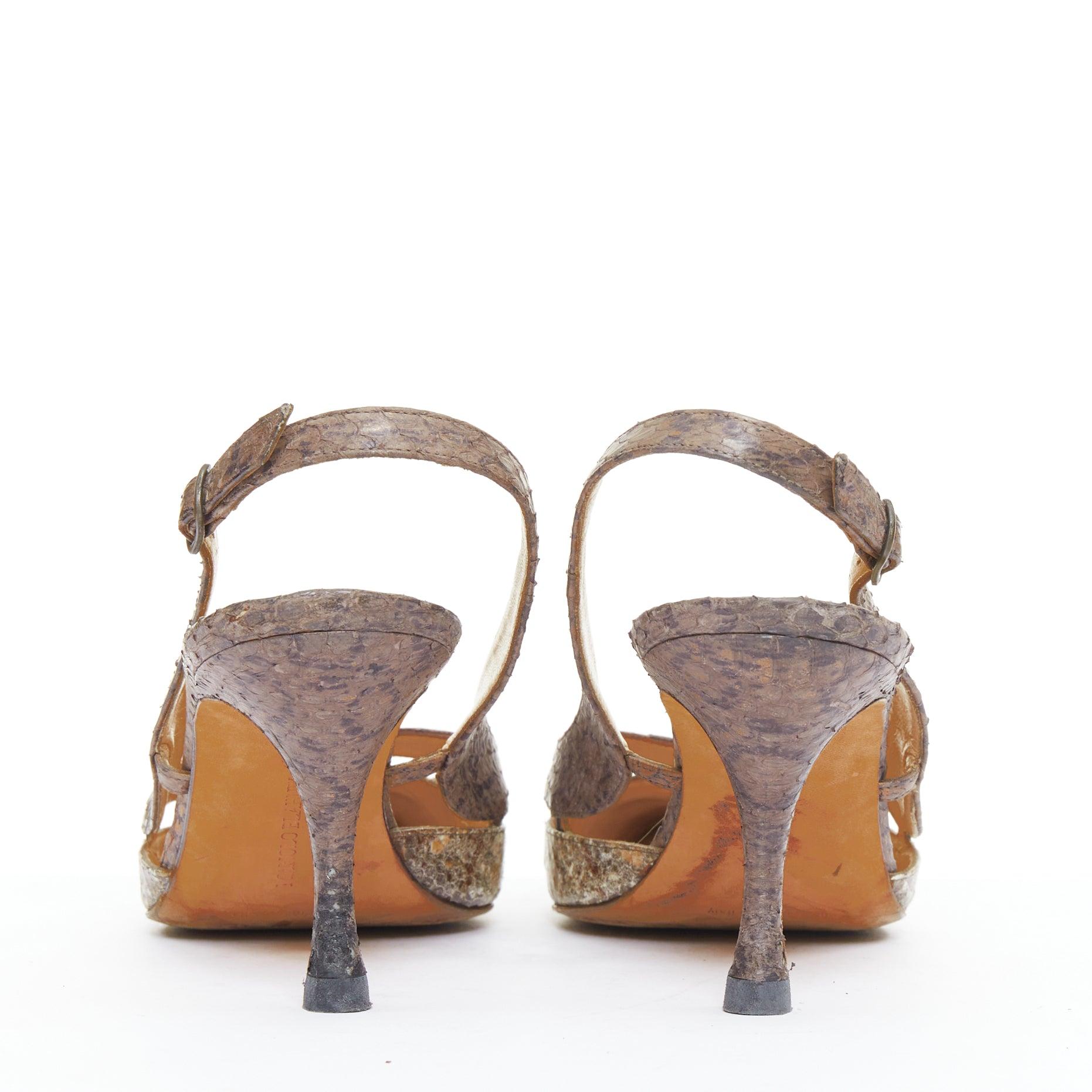 MANOLO BLAHNIK Vintage Leder mit Schuppen, spitz zulaufend, Kitten Pumps EU39 im Angebot 4