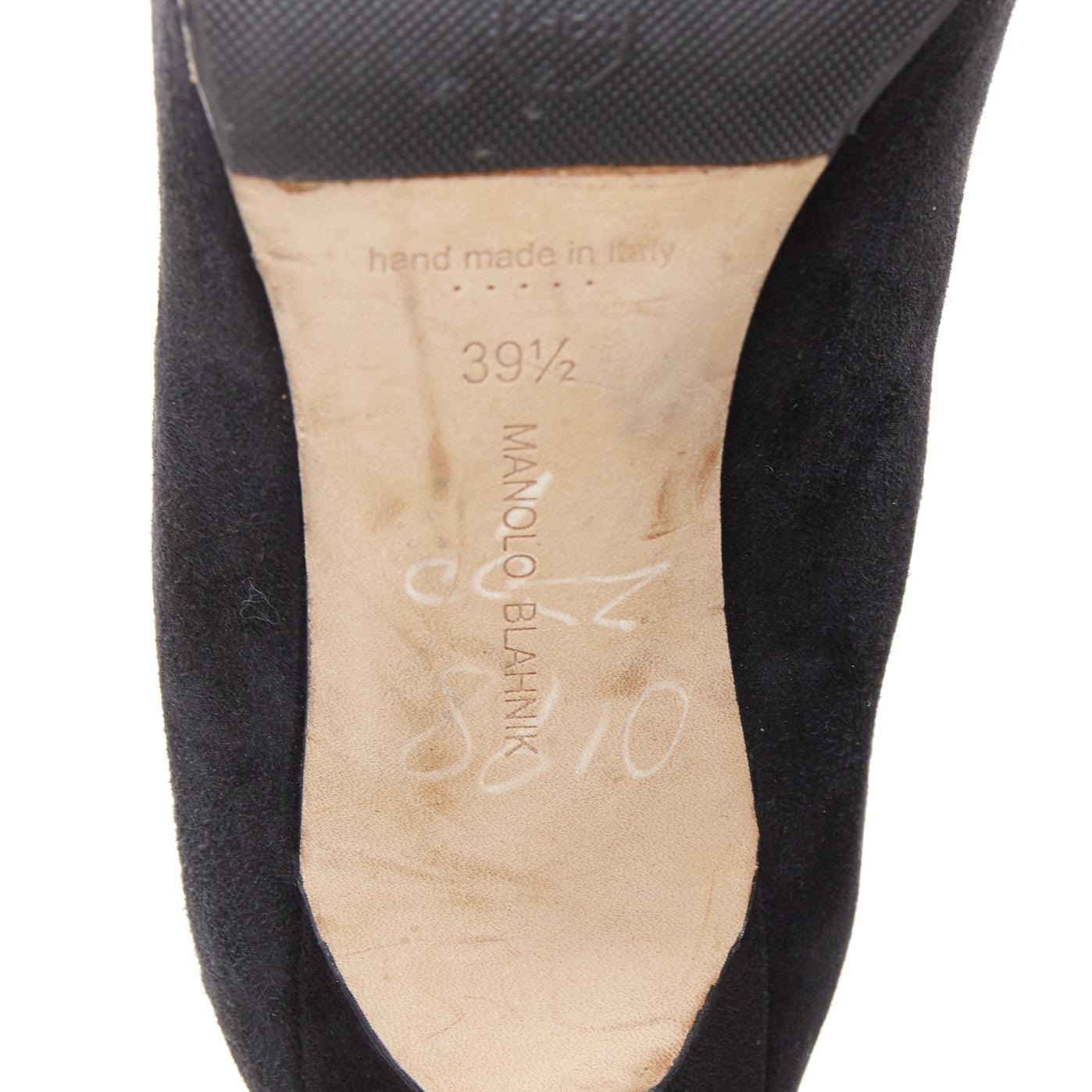 Manolo Blahnik Vintage en daim noir, bouts pointus, bottines à talon moyen EU39.5 en vente 5