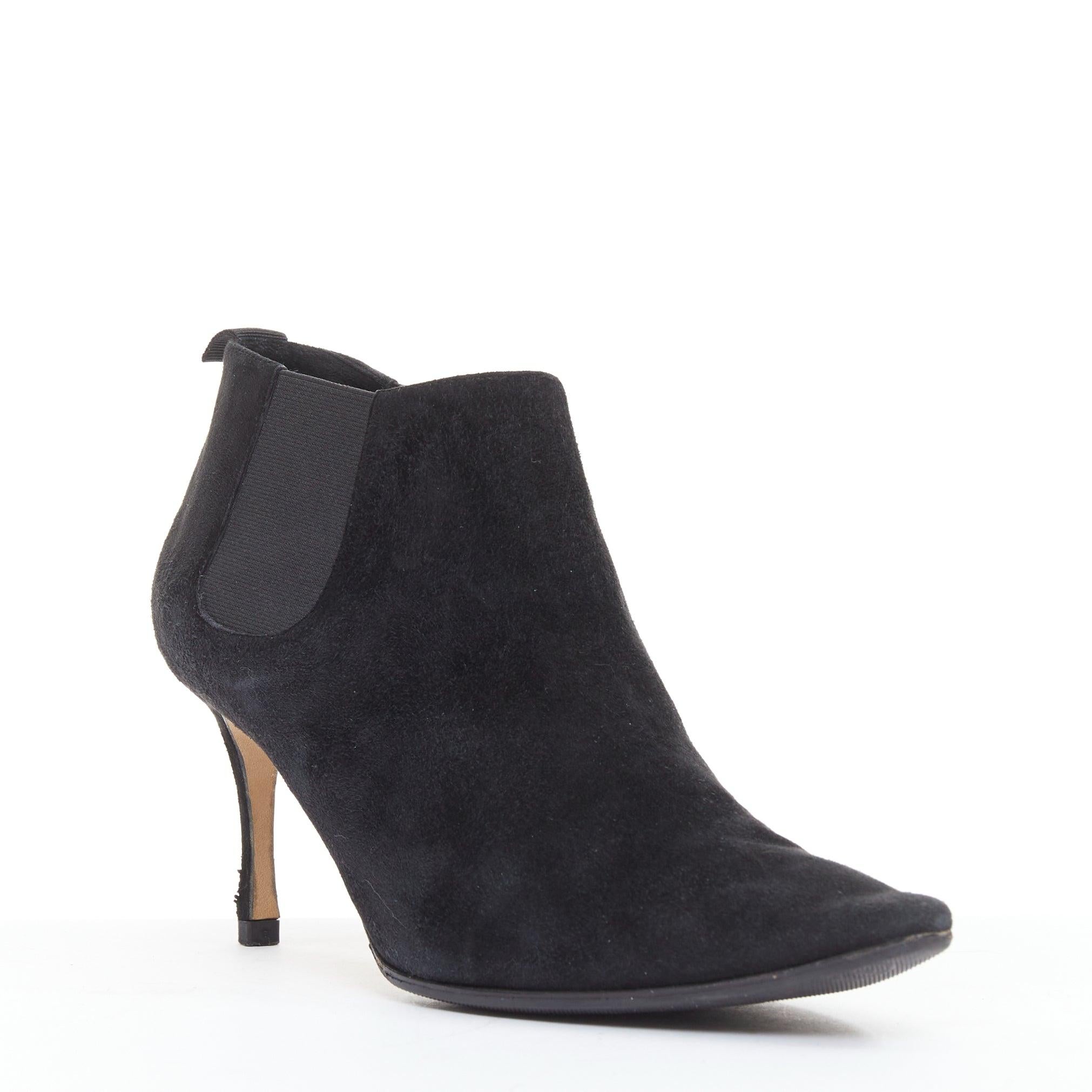 Manolo Blahnik Vintage en daim noir, bouts pointus, bottines à talon moyen EU39.5
Référence : JHDN/A00097
Marque : Manolo Blahnik
MATERIAL : Suède
Couleur : Noir
Motif : Solide
Fermeture : élastique
Doublure : Cuir noir
Fabriqué en :