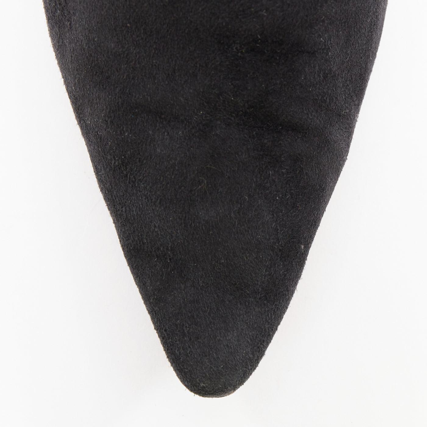 Manolo Blahnik Vintage en daim noir, bouts pointus, bottines à talon moyen EU39.5 en vente 1