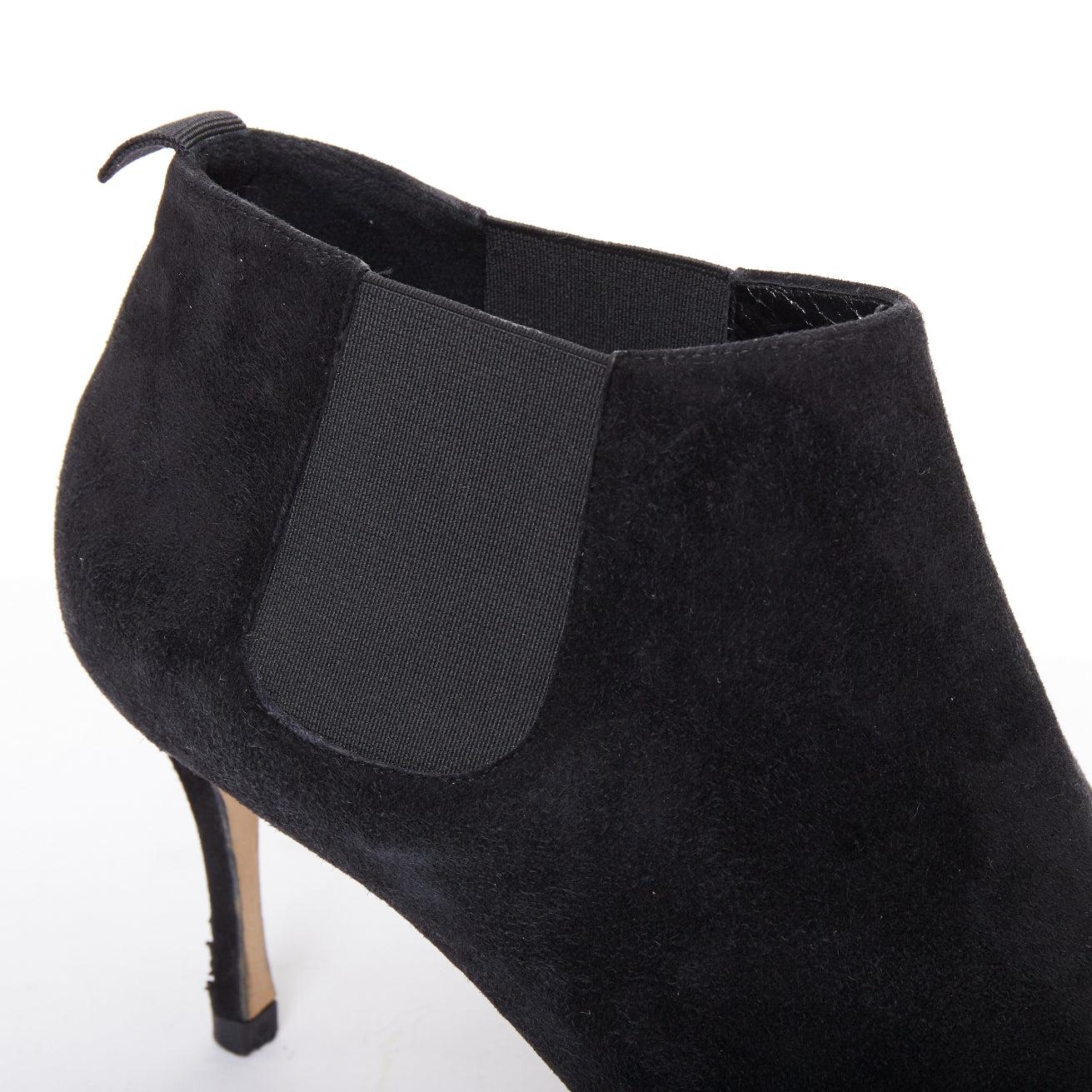 Manolo Blahnik Vintage en daim noir, bouts pointus, bottines à talon moyen EU39.5 en vente 3