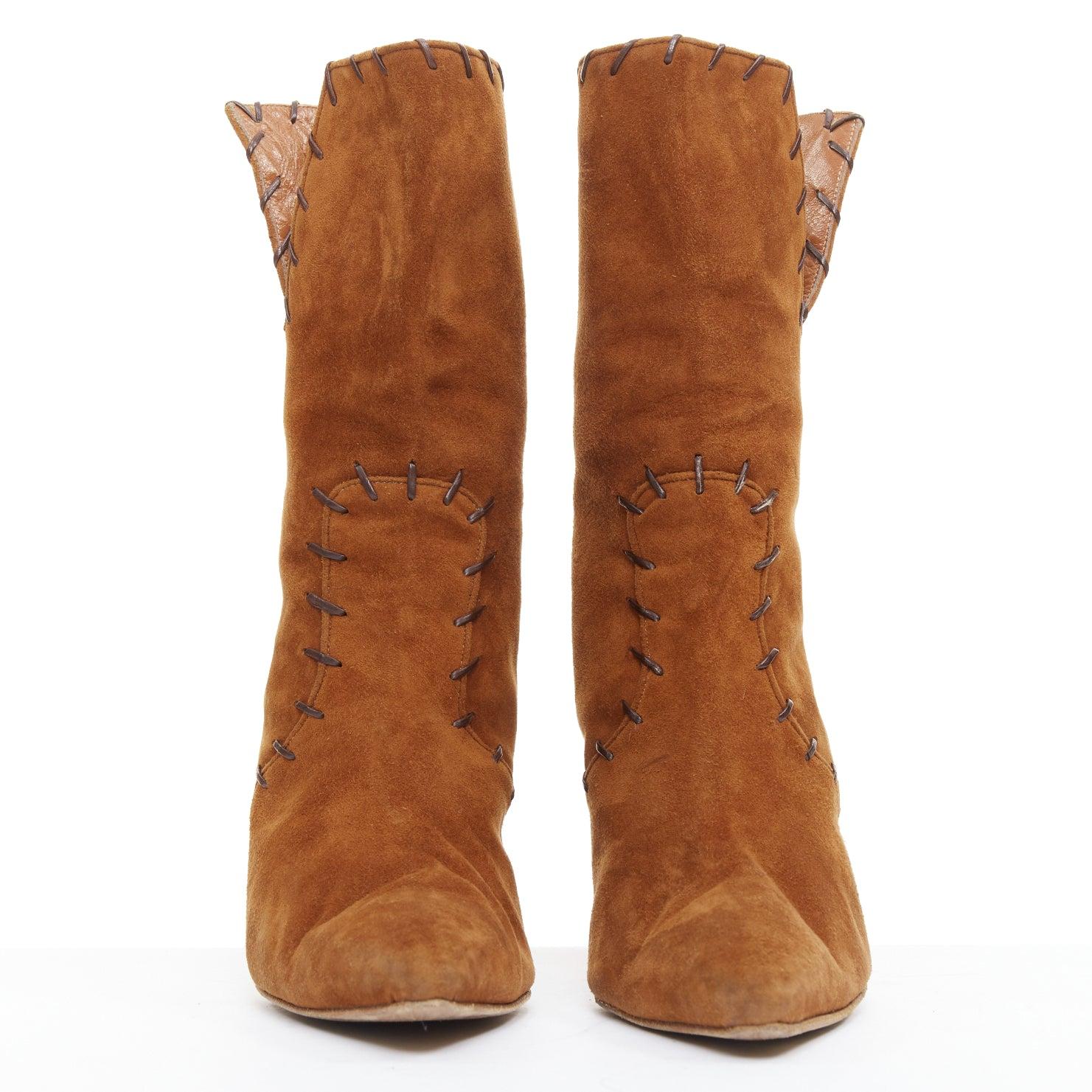 Marrone MANOLO BLAHNIK Stivaletti con tacco in pelle scamosciata marrone vintage con dettaglio cuciture EU39.5 in vendita