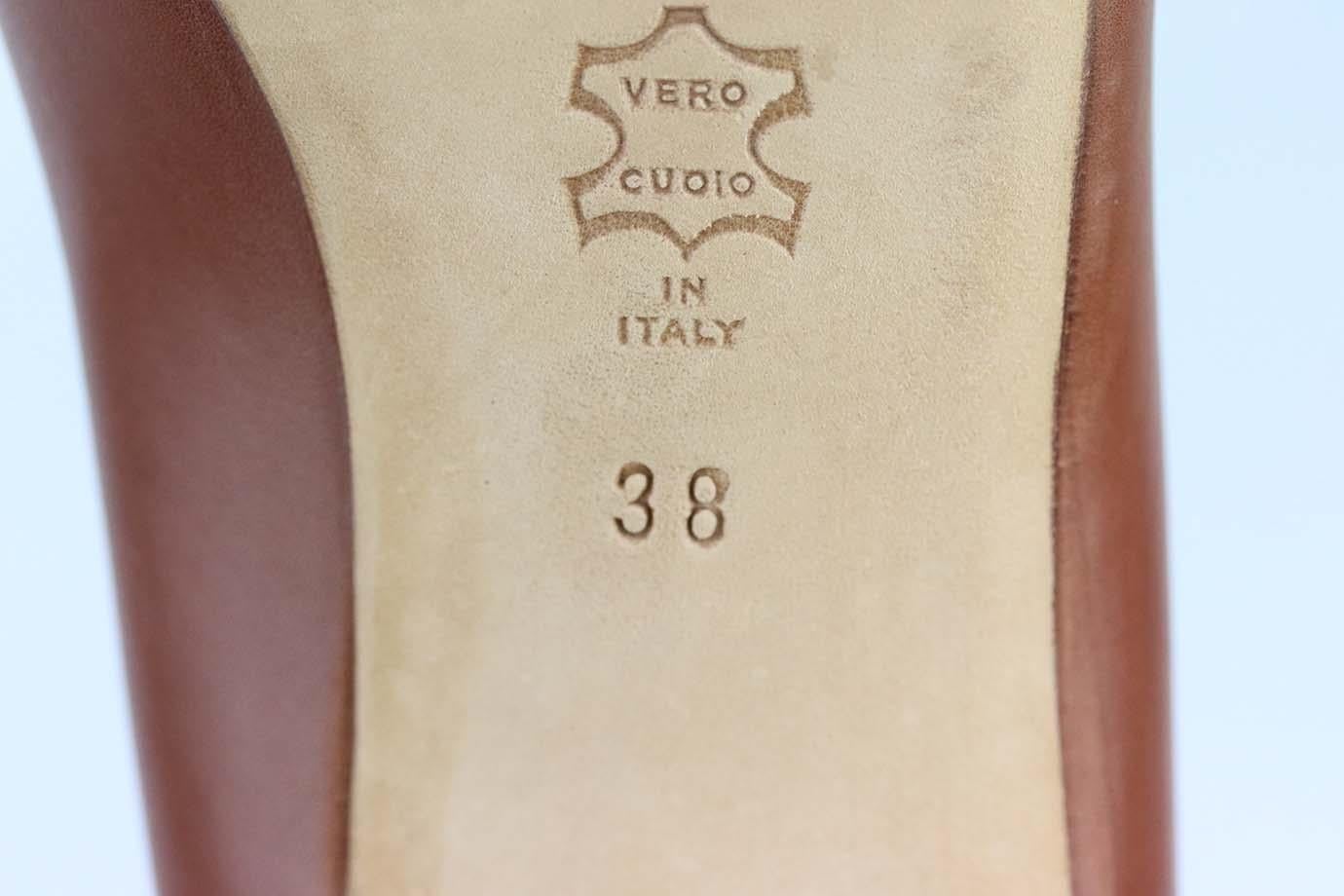 Manolo Blahnik Vintage Cutout Leather Pumps EU 38 UK 5 US 8  In Excellent Condition In London, GB