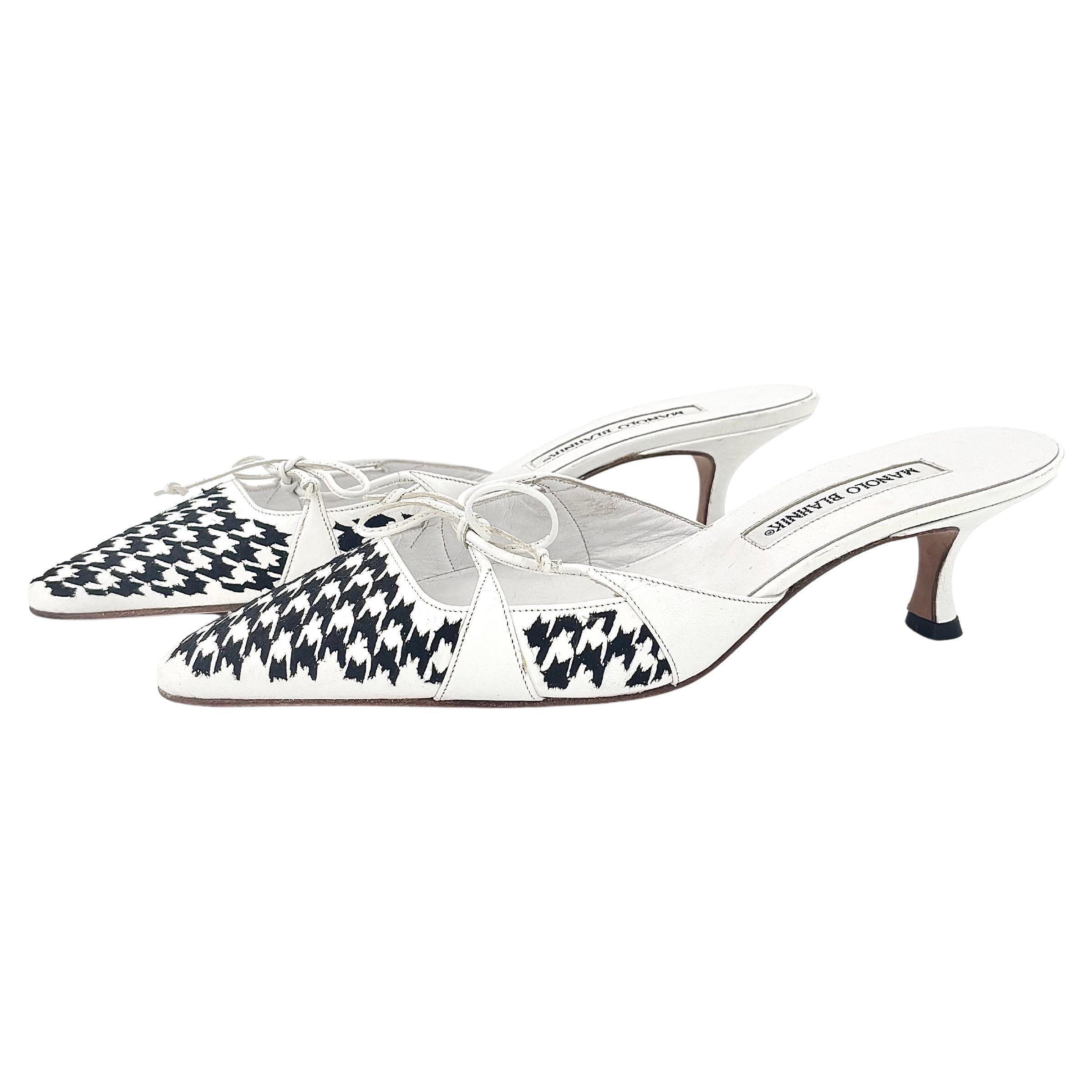 Manolo Blahnik Vintage By Bow Pointed Toe Mules Sandals 38.5 en vente