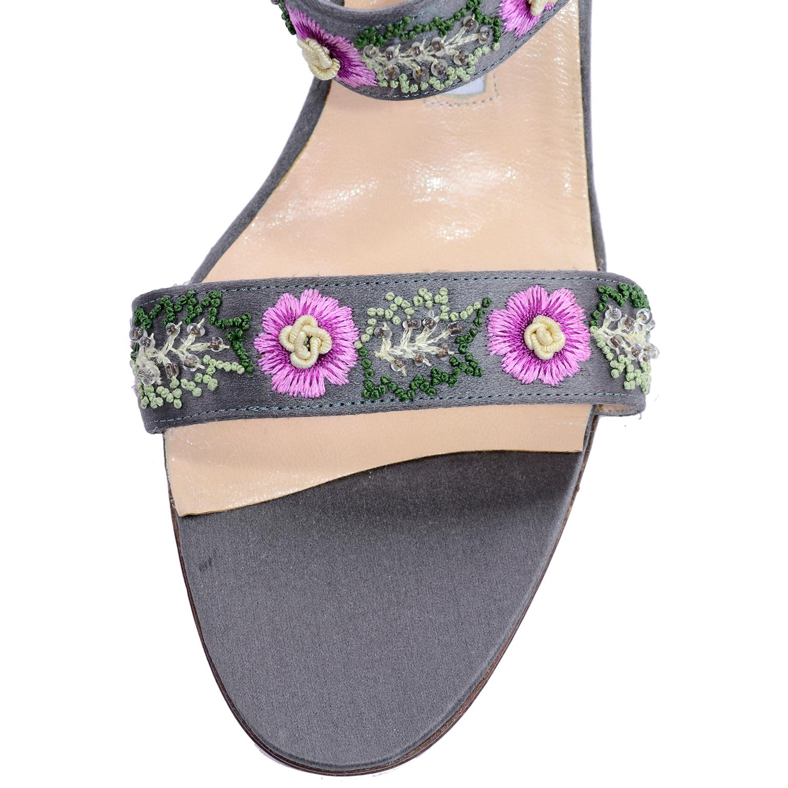 Manolo Blahnik Vintage Open Toe Beaded Slide Sandals W Pink Embroidered Flowers  In Excellent Condition For Sale In Portland, OR