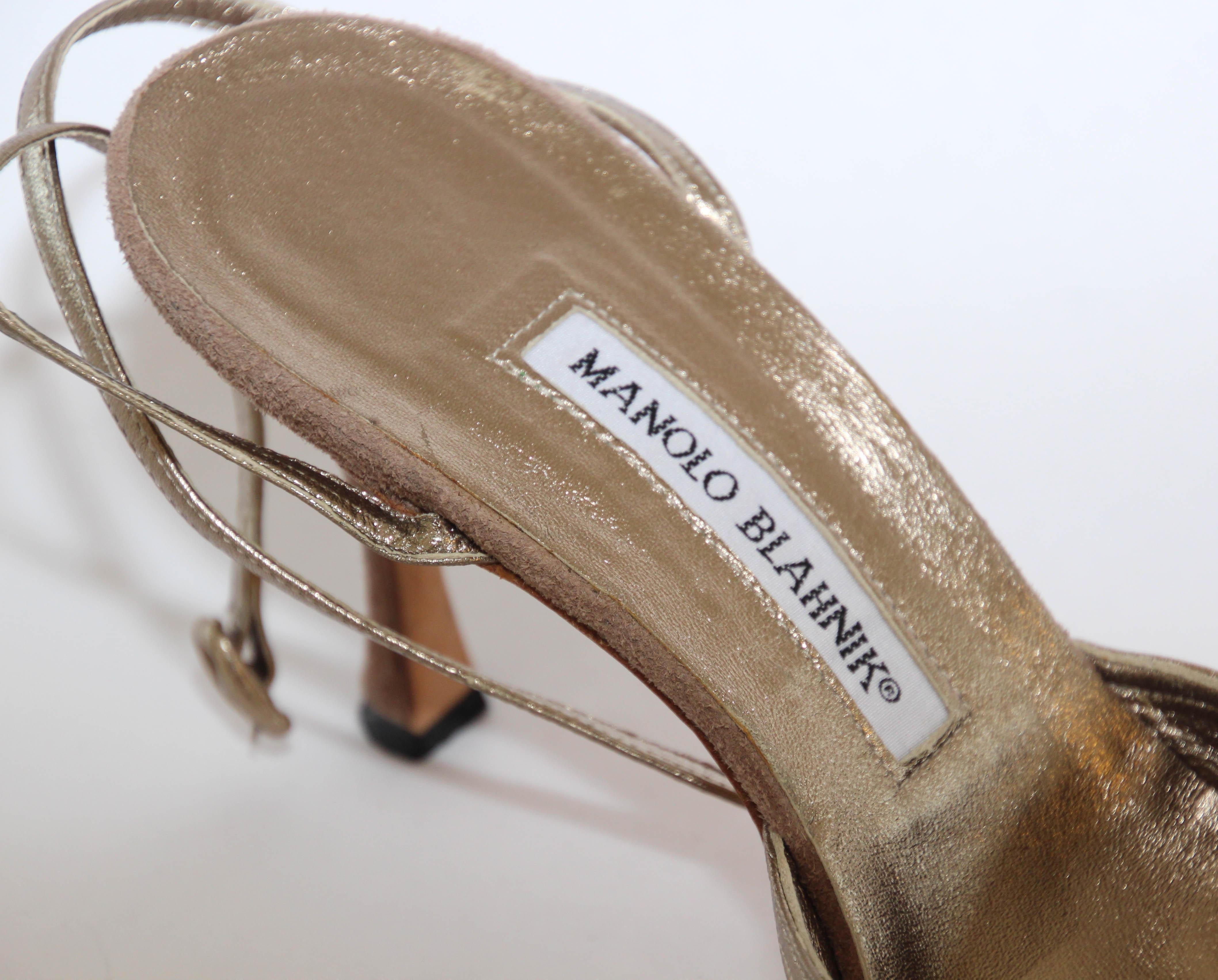 Manolo Blahnik Vintage Suede Shoes With Leather Ankle Straps Size 40 In Good Condition For Sale In North Hollywood, CA
