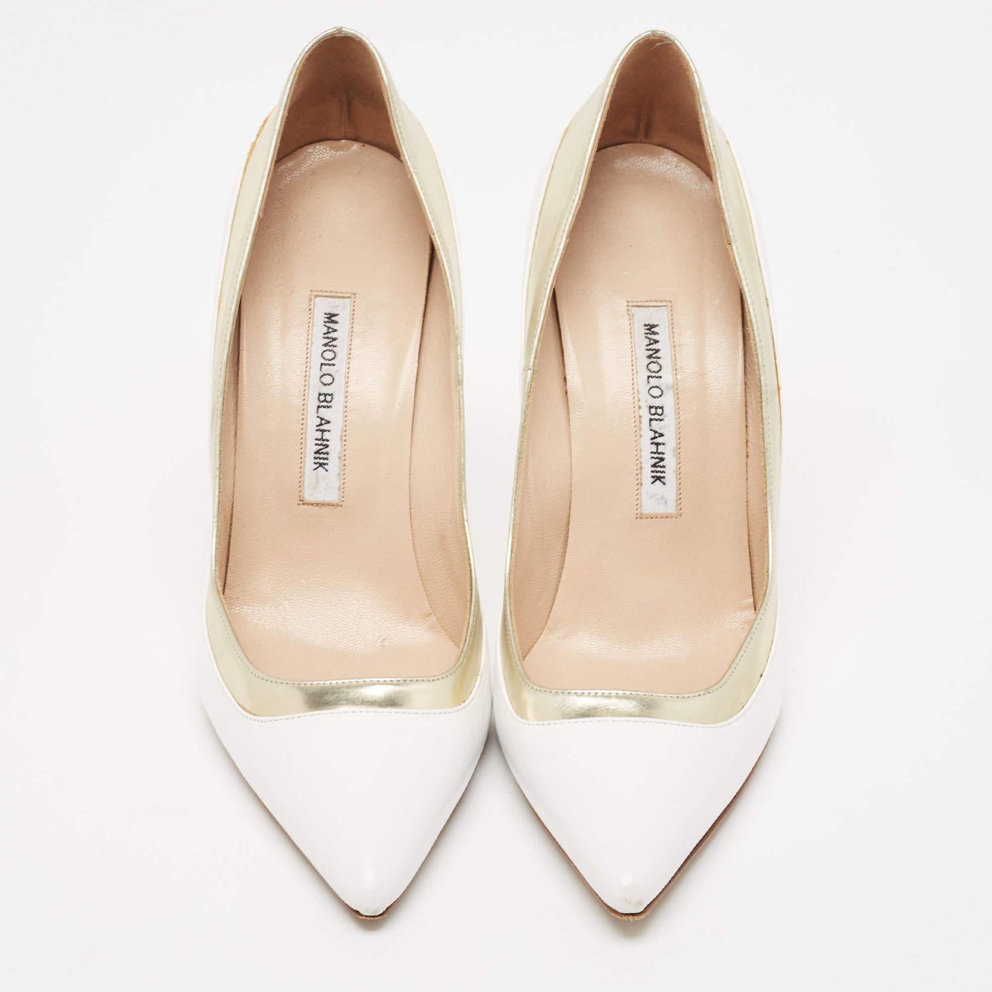 Beige Manolo Blahnik White/Gold Leather Pointed Toe Pumps Size 40 For Sale