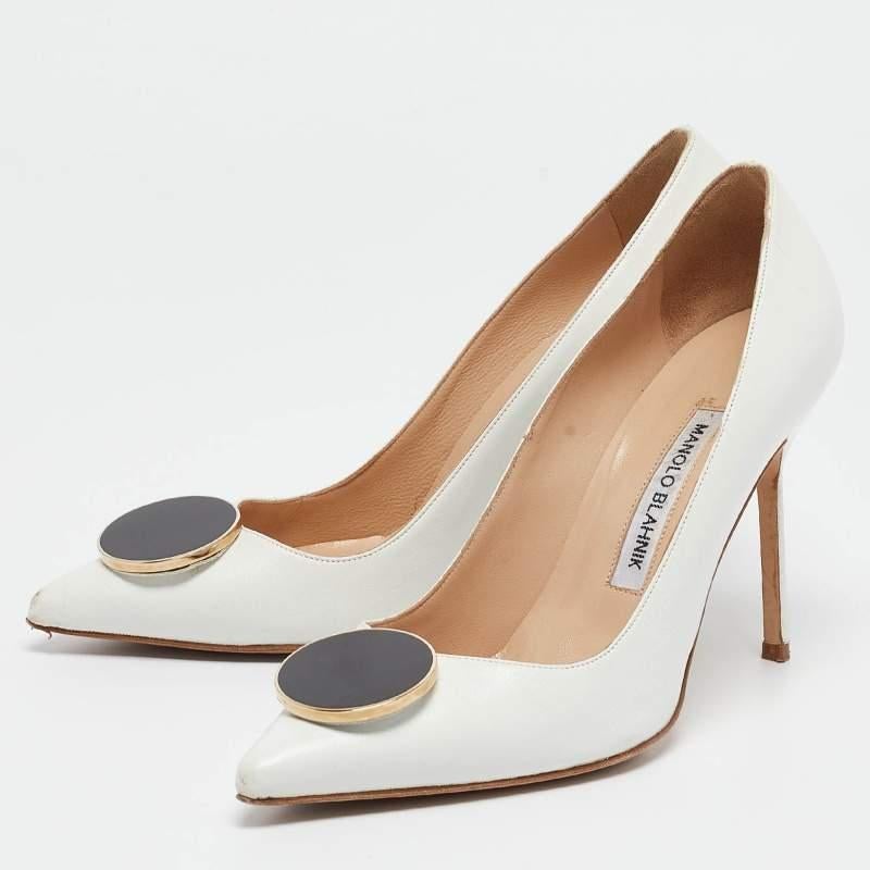 Discover footwear elegance with these designer womens pumps. Meticulously designed these heels marry fashion and comfort ensuring you shine in every setting.
