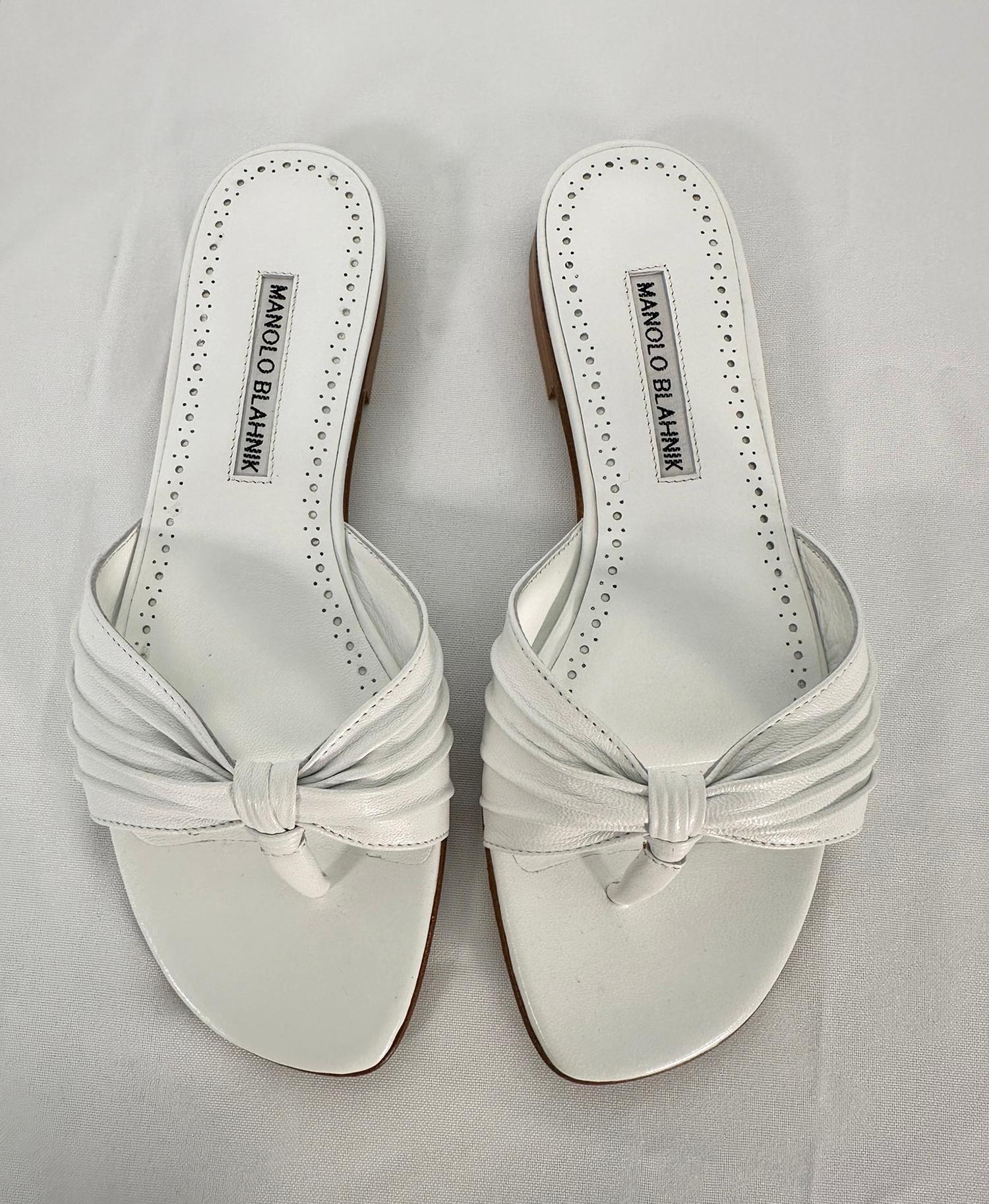 Manolo Blahnik White Leather Thong Sandals 37 Unworn with Box In Excellent Condition In West Palm Beach, FL