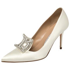 Manolo Blahnik White Satin Crystal Embellished Borlak Pumps Size 39