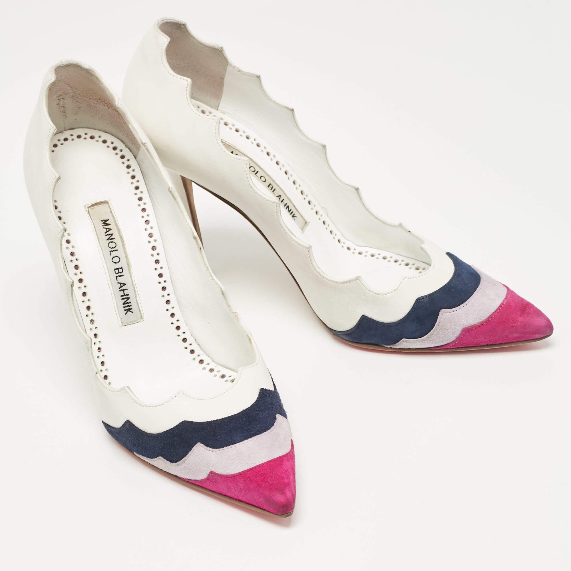 Manolo Blahnik White/Tricolor Leather and Suede Pointed Toe Pumps Size 37.5 In Fair Condition For Sale In Dubai, Al Qouz 2
