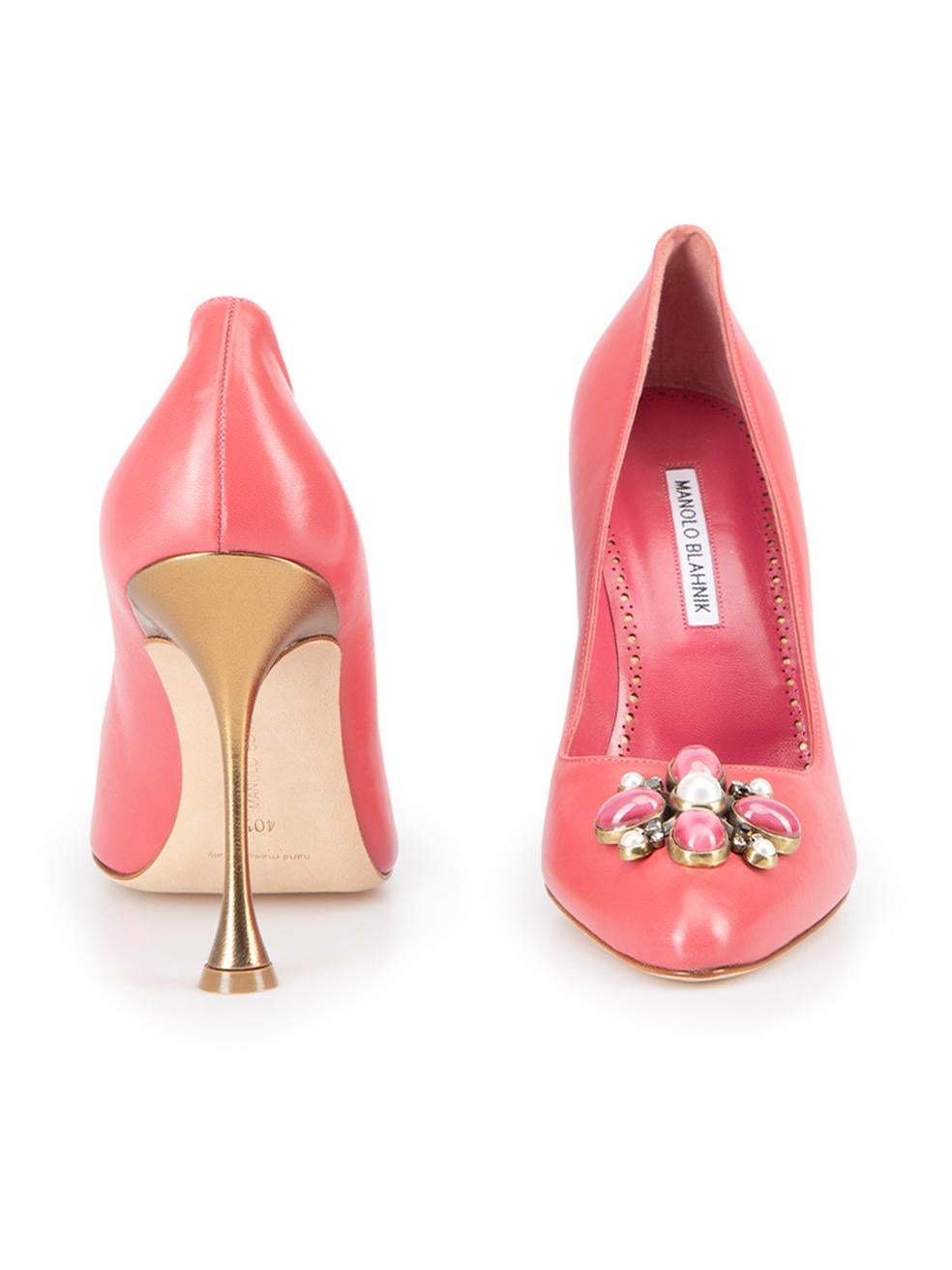 Manolo Blahnik Women's Pink Embellished Accent Pumps In Good Condition For Sale In London, GB