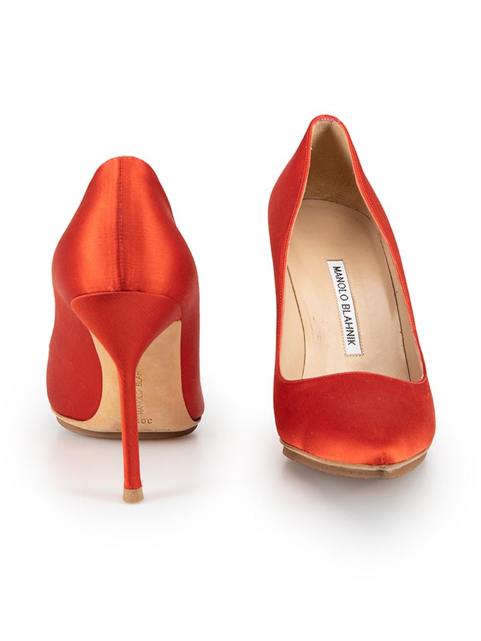 Manolo Blahnik Women's Red Satin Slip On Pumps In Good Condition For Sale In London, GB