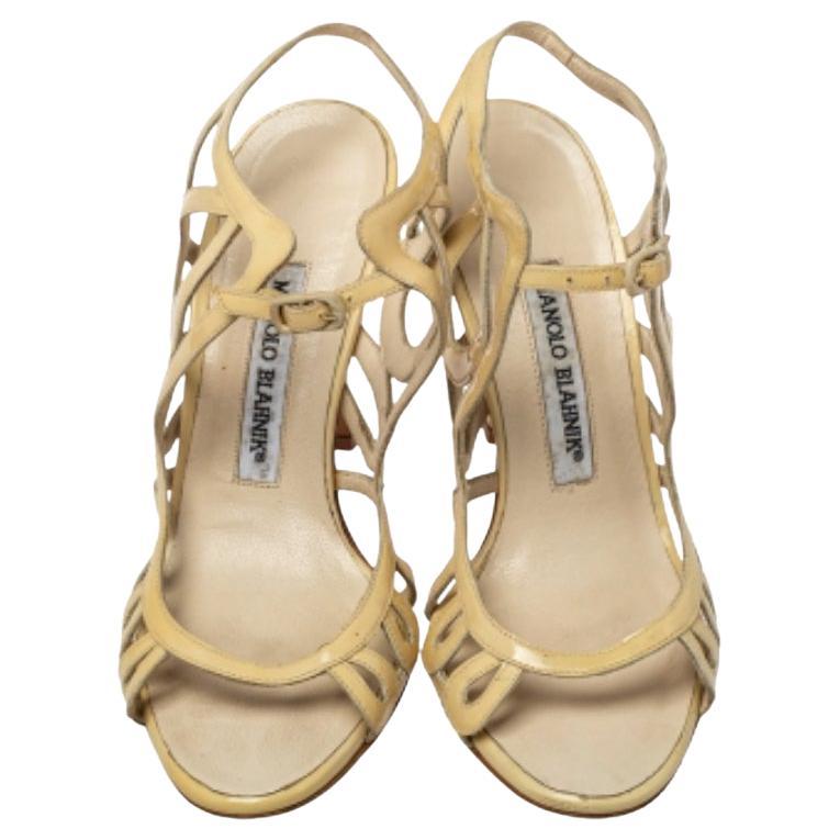 Chic, sophisticated, and very stylish, these strappy sandals from Manolo Blahnik are perfect to adorn your feet. The sandals are crafted from patent leather and feature an elegant silhouette. They flaunt a 10 cm heel, peep-toes, buckle fastenings,