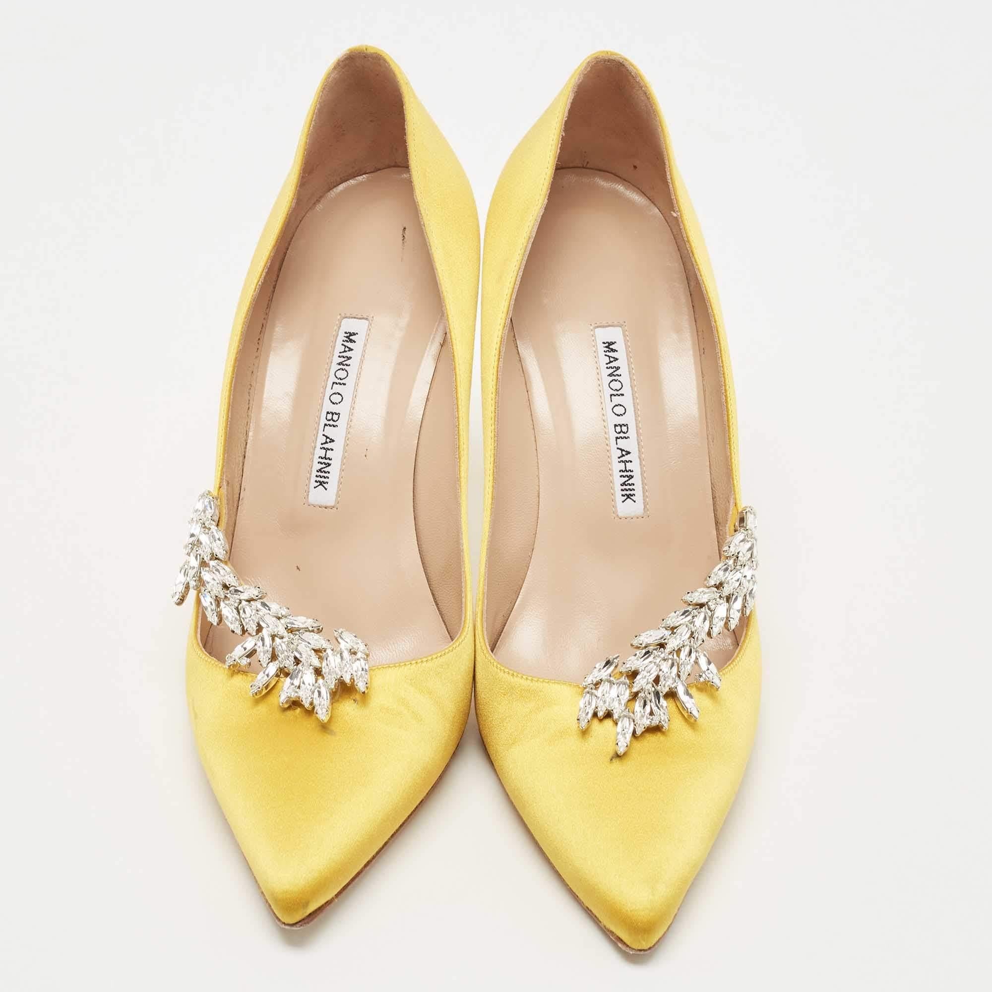 Complement your well-put-together outfit with these shoes by Manolo Blahnik. Grand and classy, they have an amazing construction for enduring quality and comfortable fit.

Includes
Original Dustbag, Original Box, Info Booklet