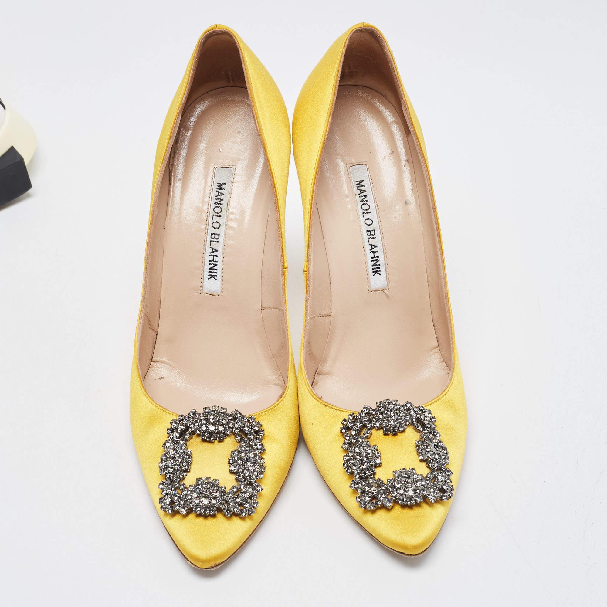 Exhibit an elegant style with this pair of pumps. These Manolo Blahnik shoes for women are crafted from quality materials. They are set on durable soles and sleek heels.

Includes: Original Dustbag, Original Box

