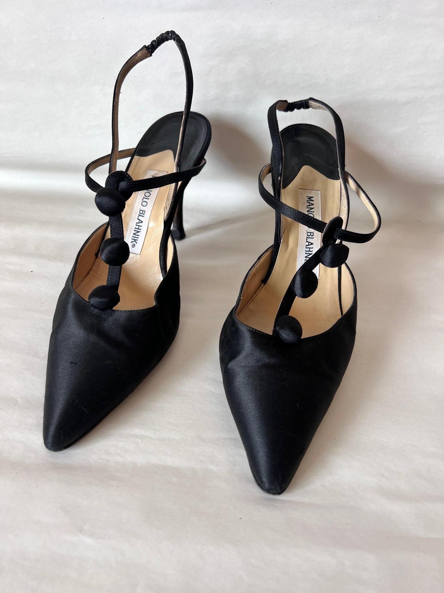 Manolo Blanik Black Satin  Cocktail Button Up Cocktail  Shoes In Good Condition For Sale In  Bilbao, ES