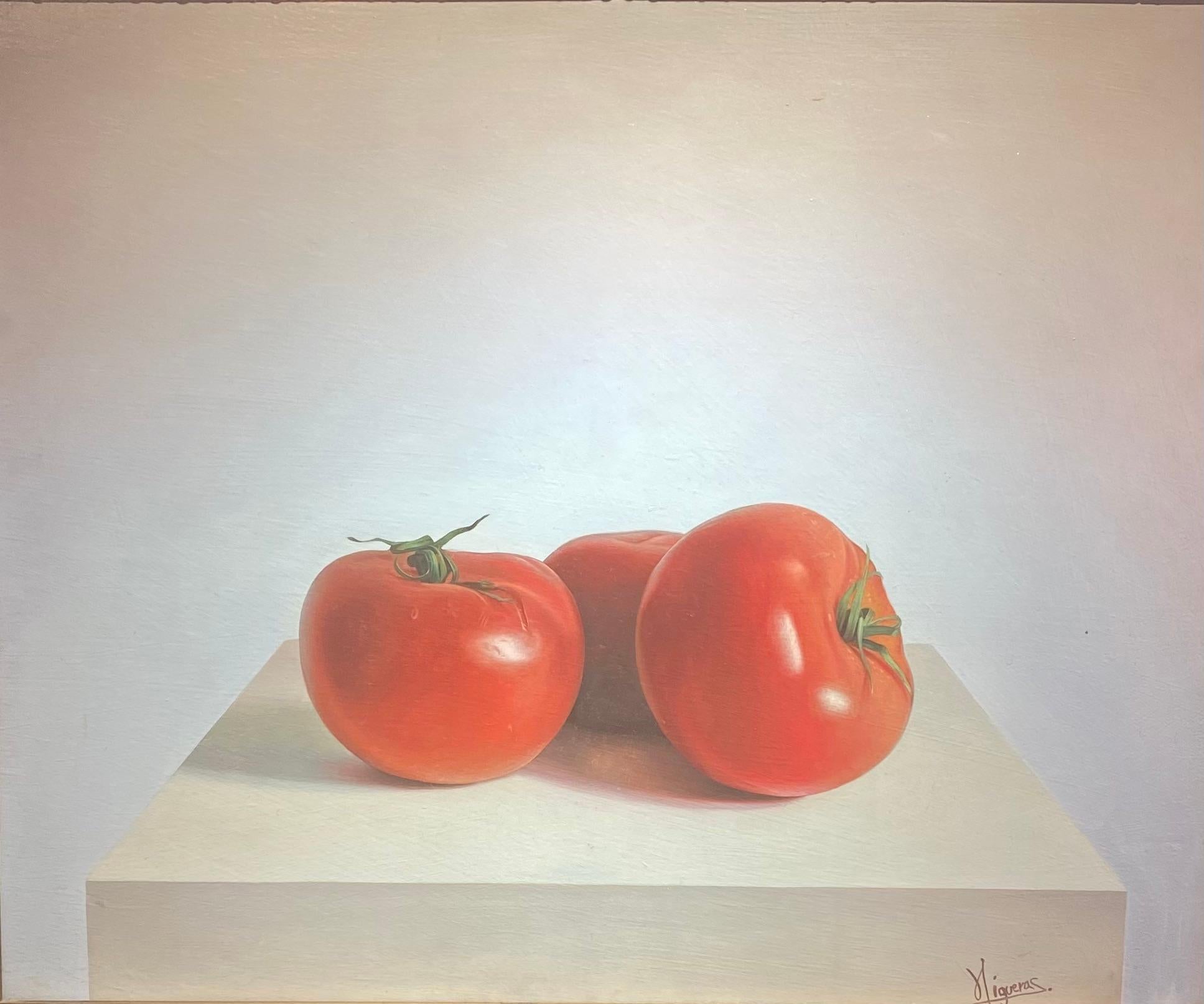 Tomatoes, peinture contemporaine de nature morte de deux grandes tomates rouges, cuisine - Painting de Manolo Higueras
