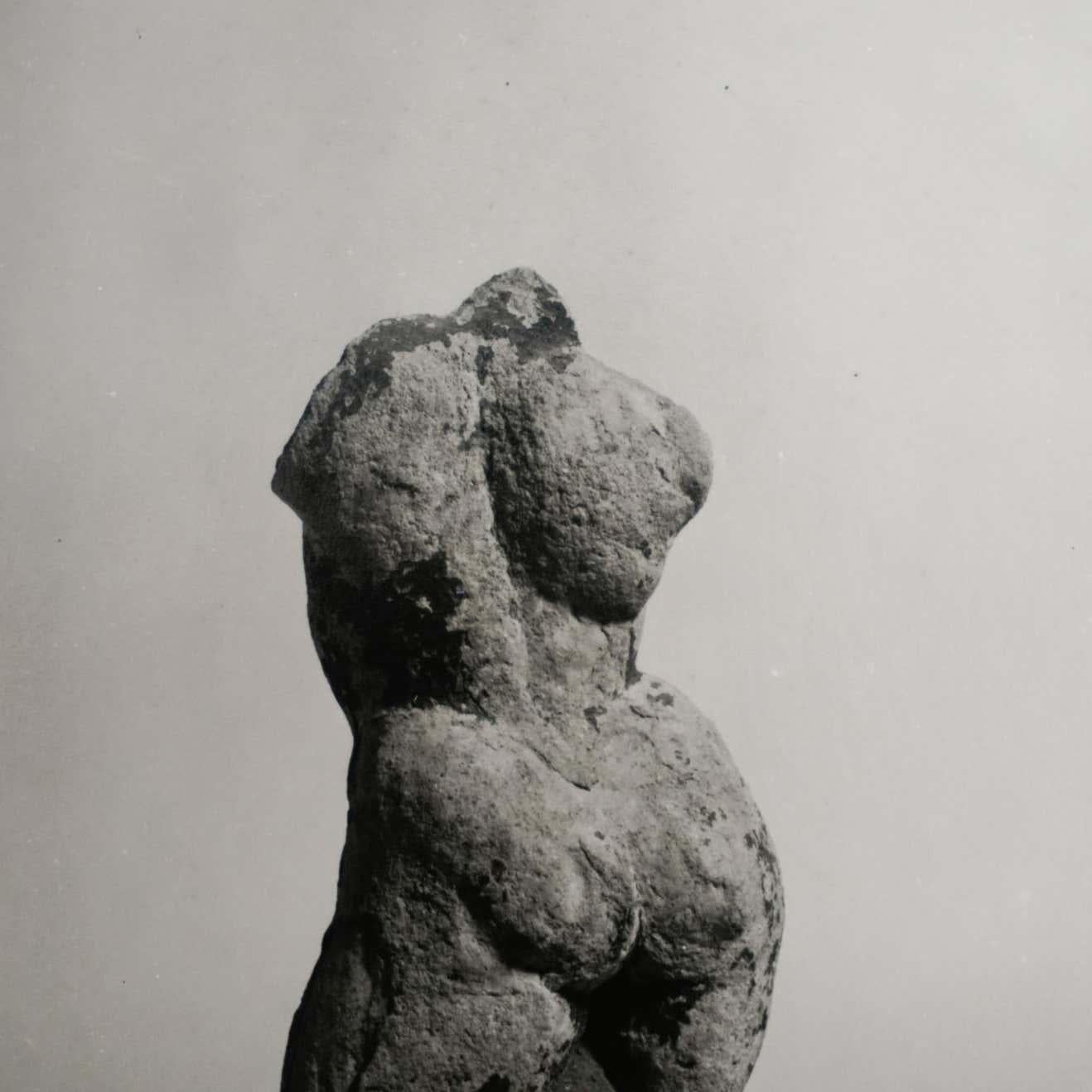 Milieu du XXe siècle Photographie de sculpture d'archives Manolo Hugue, datant d'environ 1960 en vente