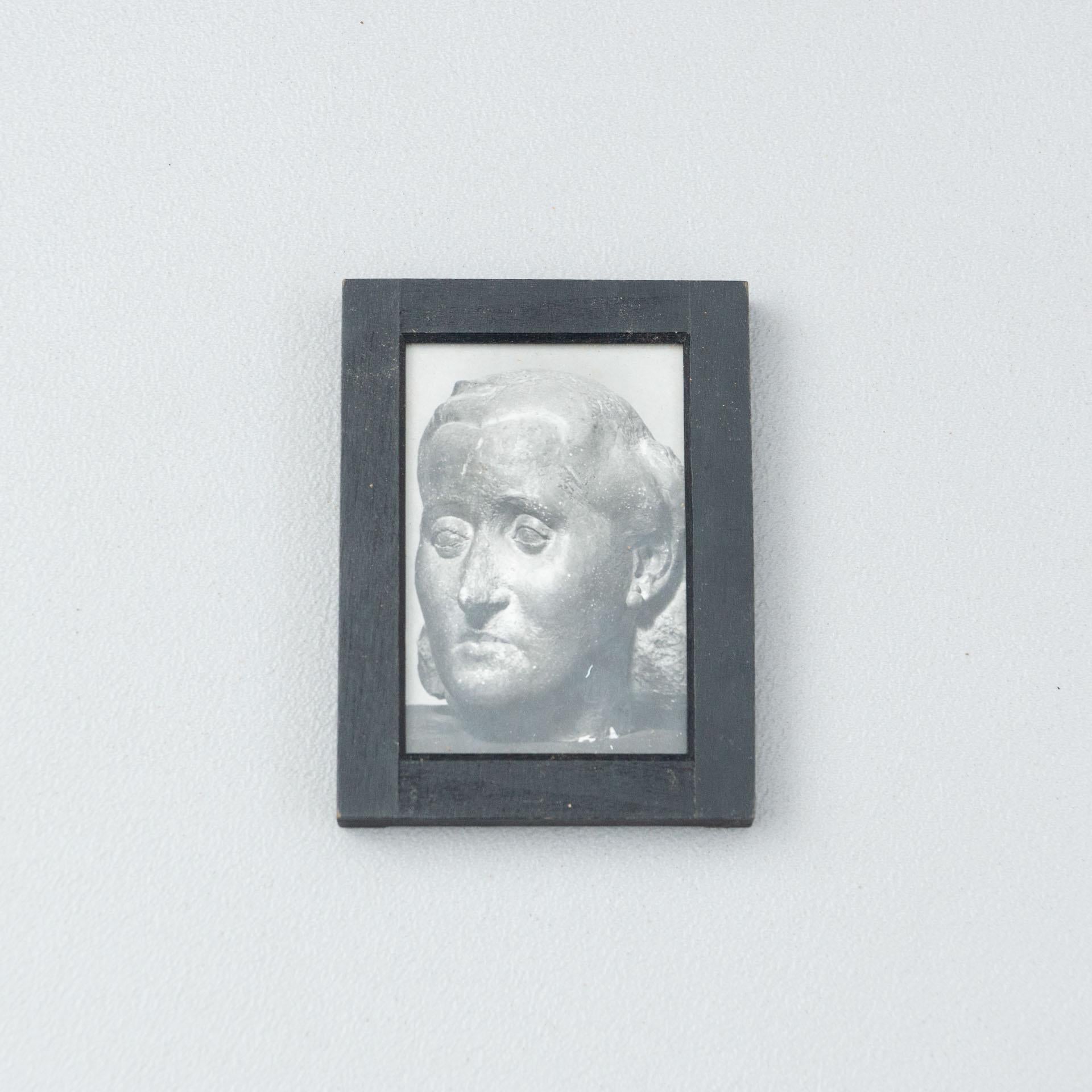 Manolo Hugué archive photography of sculpture.
Printed, circa 1960.
Wood frame included.


Materials:
Gelatin silver bromide print

Dimensions:
D 1 cm x W 7.6 cm x H 10.1 cm

We offer free worldwide shipping for this piece.