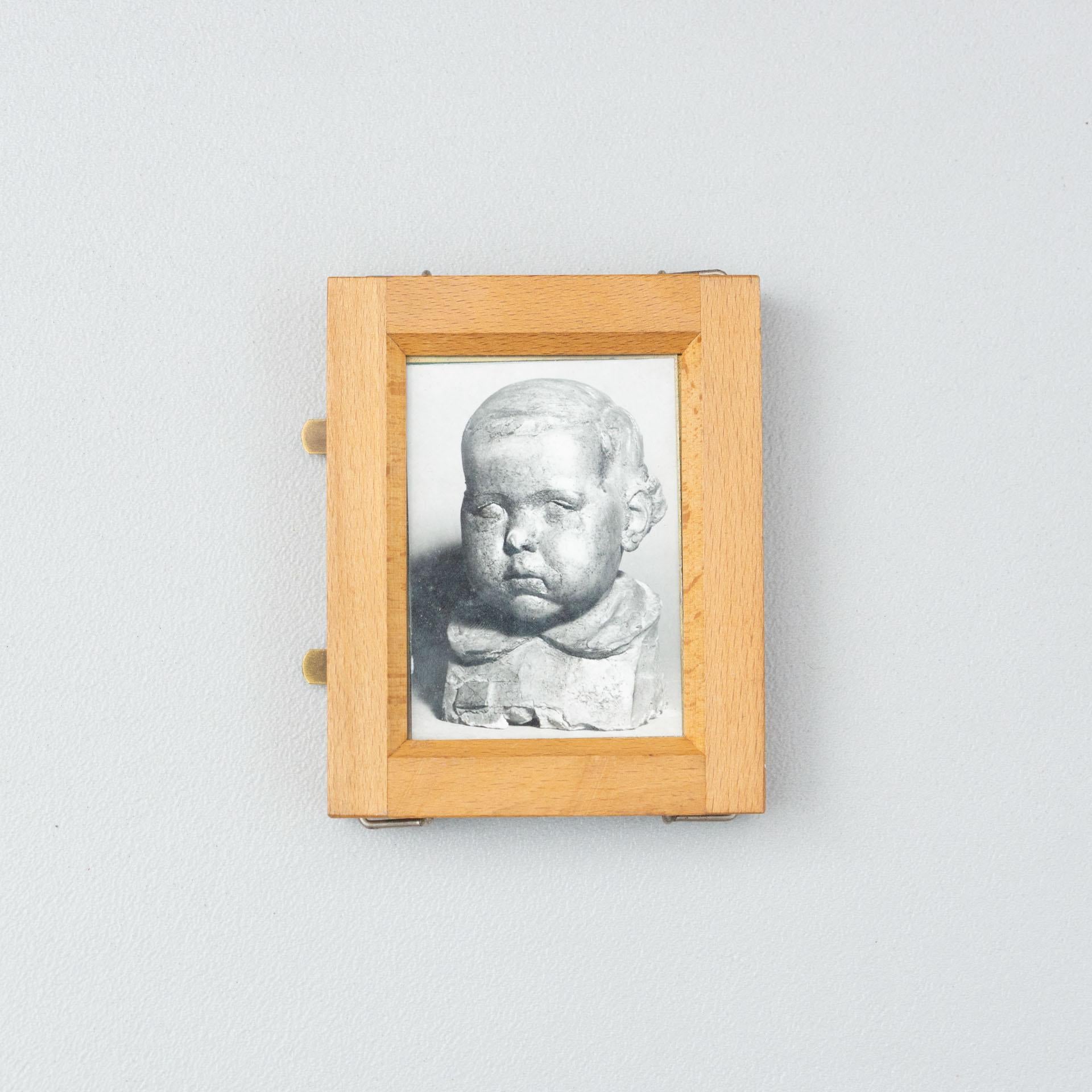 Manolo Hugué archive photography of sculpture.
Printed, circa 1960.
Wood frame included.


Materials:
Gelatin silver bromide print

Dimensions:
D 2.3 cm x W 10 cm x H 12.4 cm

We offer free worldwide shipping for this piece.