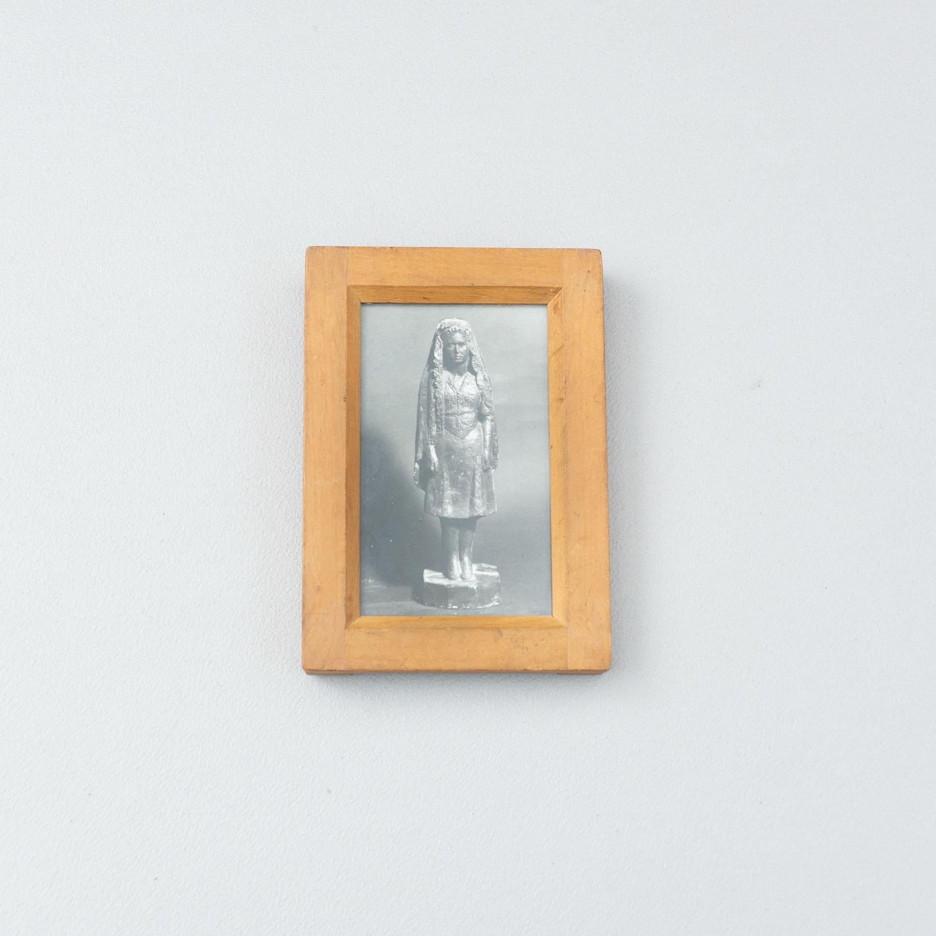 Manolo Hugué archive photography of sculpture.
Printed, circa 1960.
Wood frame included.


Materials:
Gelatin silver bromide print

Dimensions:
D 2 cm x W 10.6 cm x H 15 cm

We offer free worldwide shipping for this piece.
