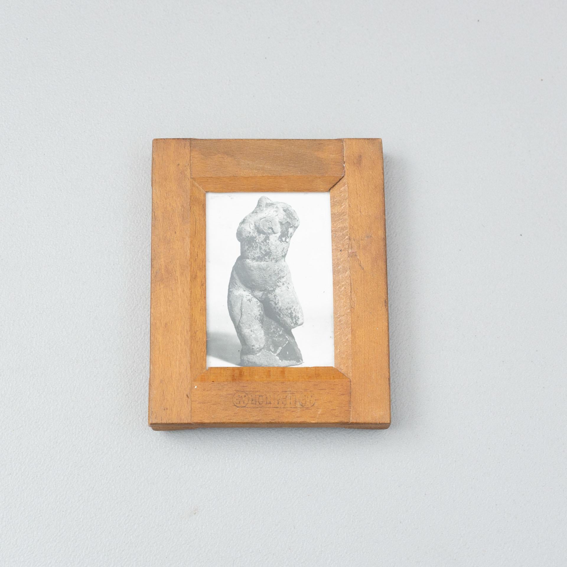 Manolo Hugué archive photography of sculpture.
Printed, circa 1960.
Wood frame included.


Materials:
Gelatin silver bromide print

Dimensions:
D 1.9 cm x W 11 cm x H 13.2 cm

We offer free worldwide shipping for this piece.