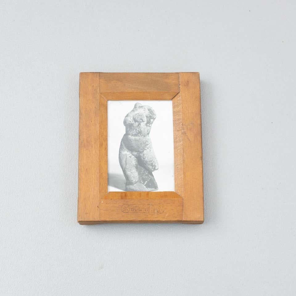 Manolo Hugué archive photography of sculpture.
Printed, circa 1960.
Wood frame included.


Materials:
Gelatin silver bromide print

Dimensions:
D 1.9 cm x W 11 cm x H 13.2 cm

We offer free worldwide shipping for this piece.