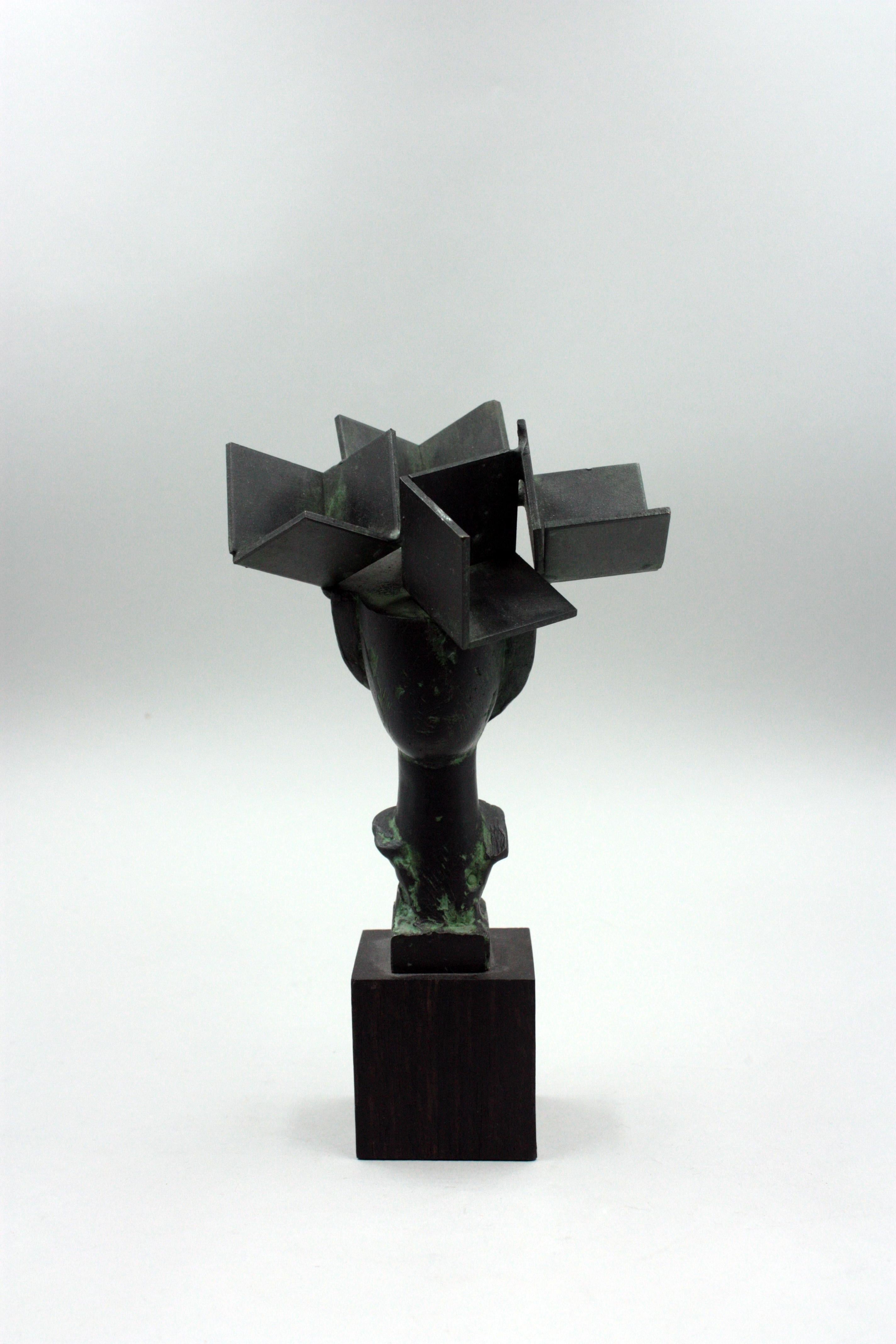 Manolo Valdés, Las Damas de Barajas
2006
Three patinated bronze sculptures on an ebony base.
Signed “M.V.” and numbered “xx/150”.
Ed. Art Witness-Boza. Cast by Magisa, SA.
Edition made from the unique works located in Terminal 4 of the Barajas