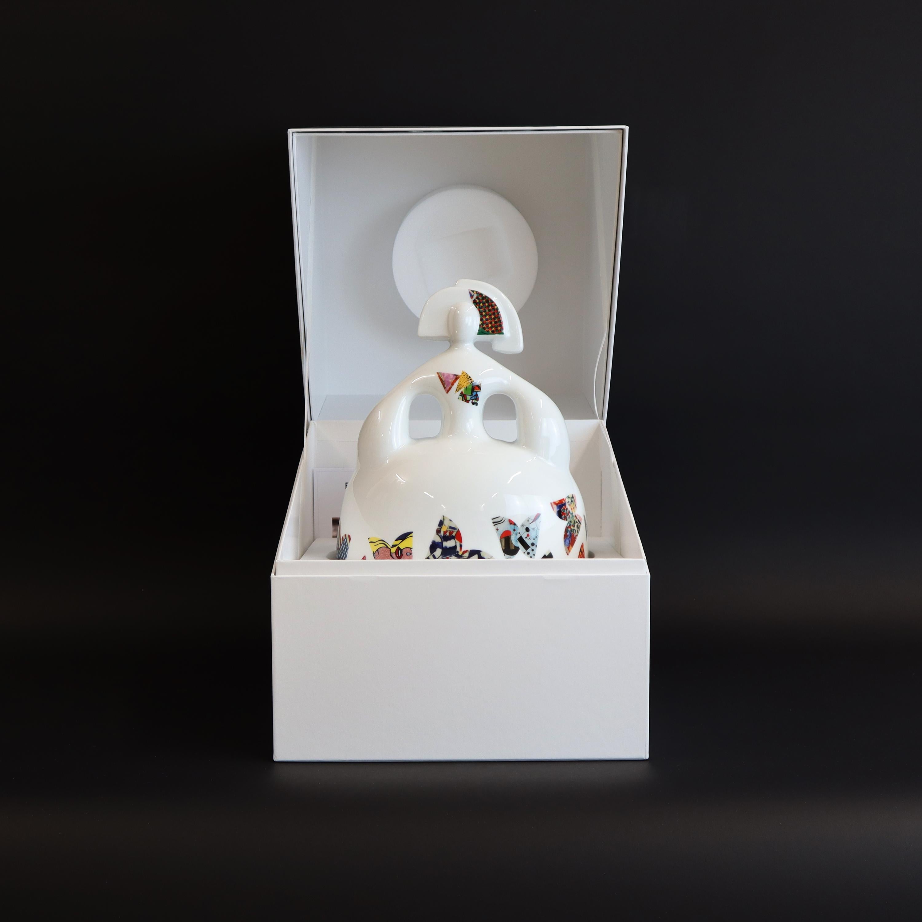 Reina Mariana I (Las Meninas), 2022, Valdés, esculturas de porcelana en venta 1