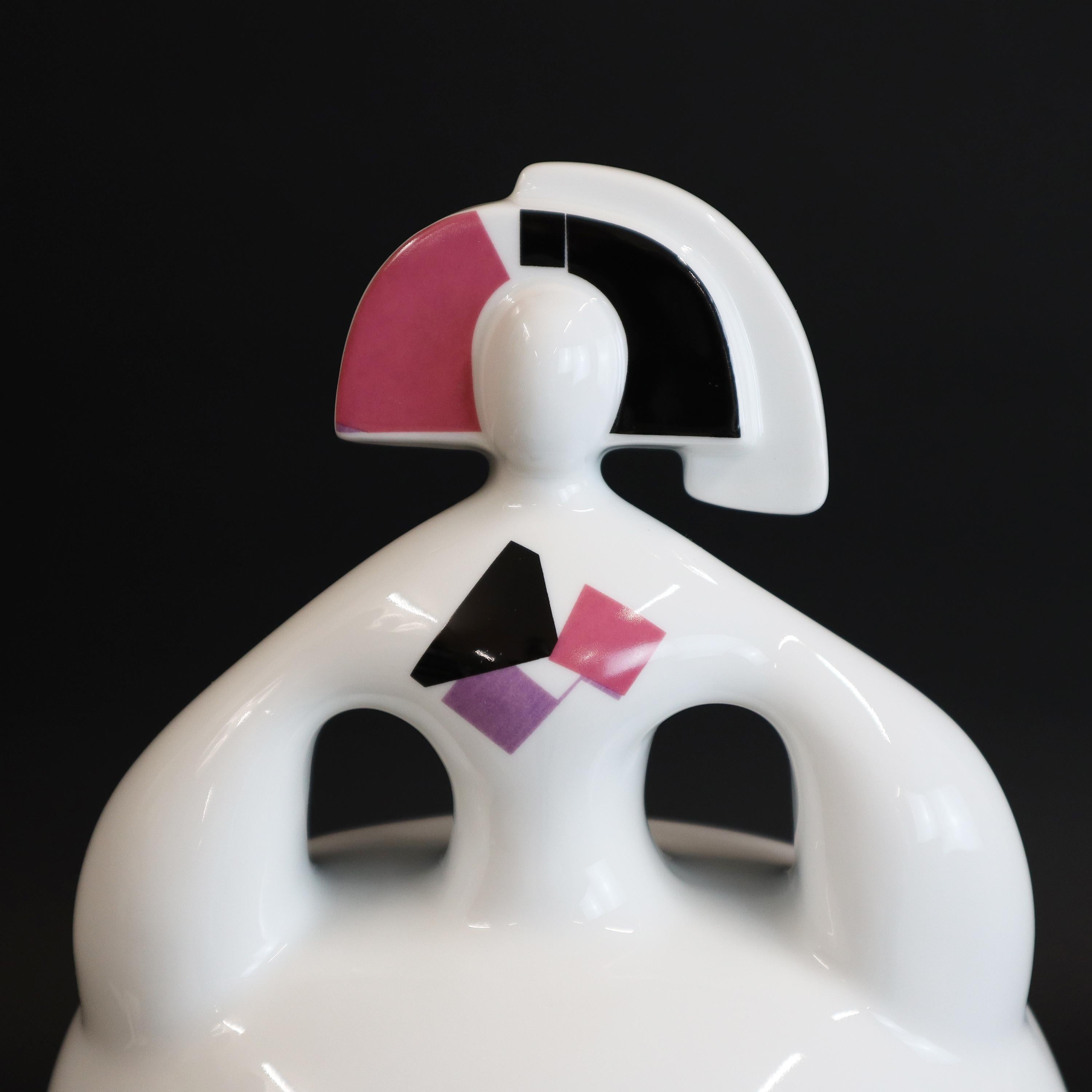 Reina Mariana IV (Las Meninas), 2022, Valdés, esculturas de porcelana - Sculpture de Manolo Valdes