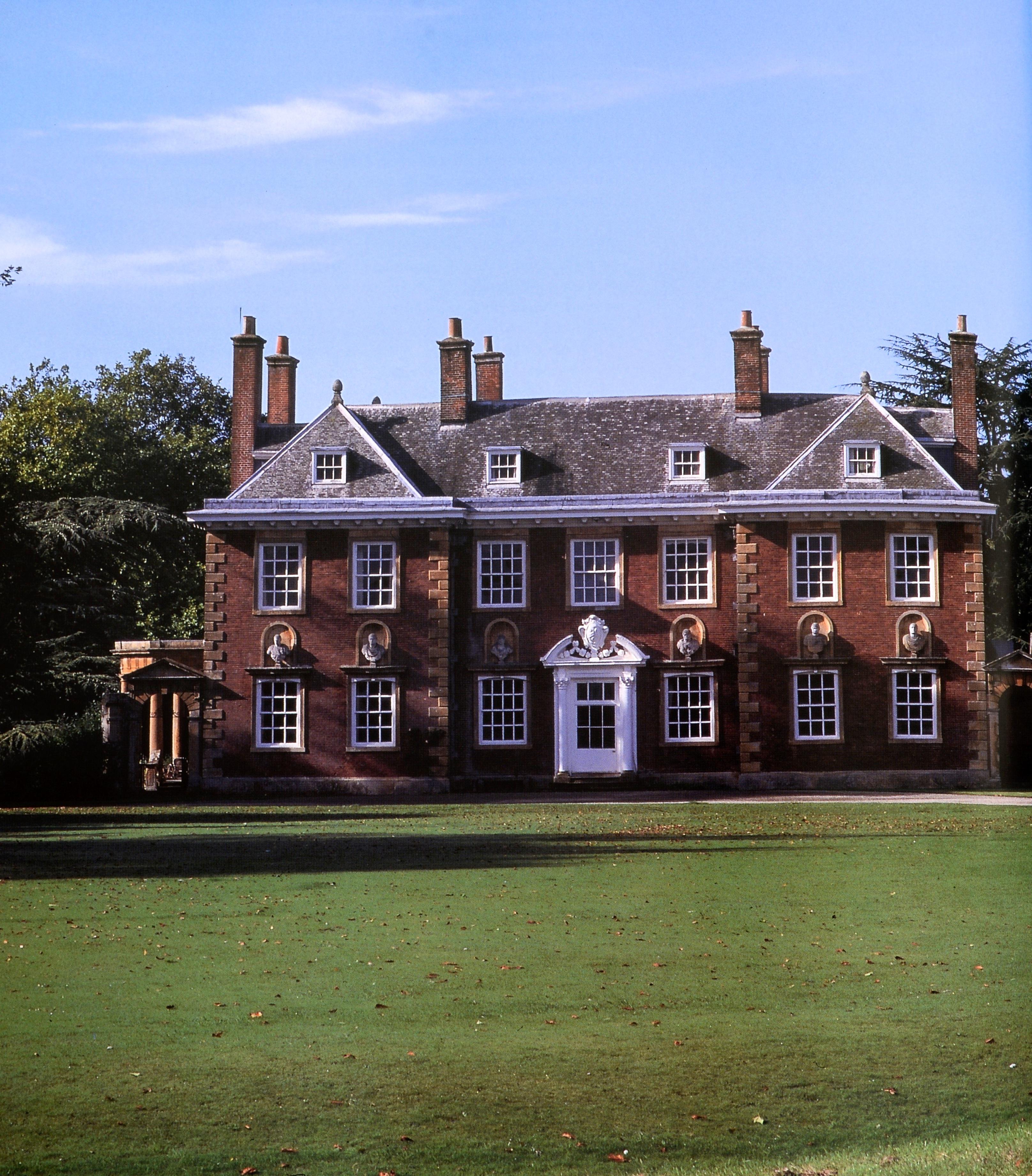 Manor Houses of England de Hugh Montgomery-Massingberd, 1ère édition en vente 1
