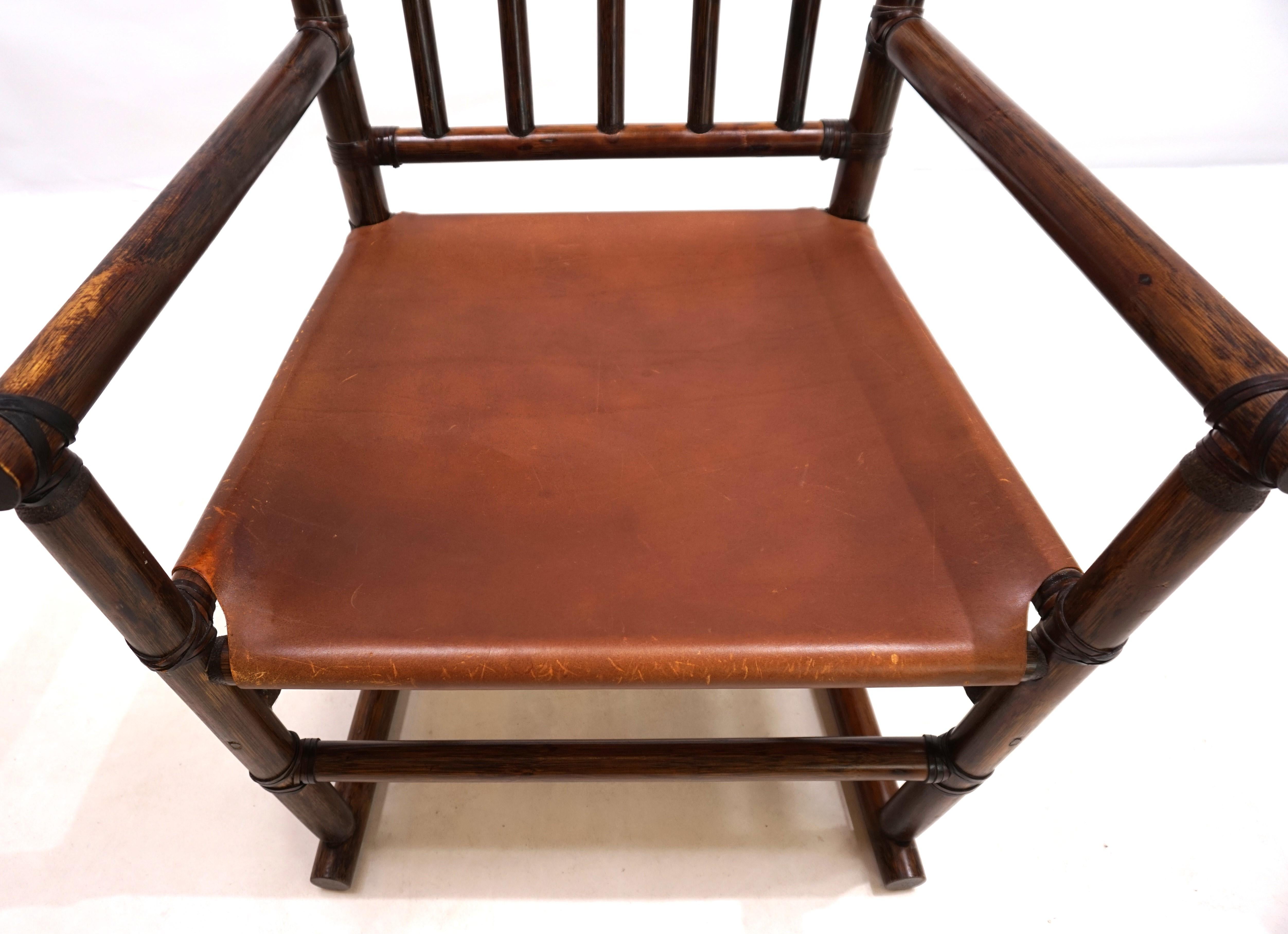 Fauteuil Manou en rotin avec siège en cuir, 1960 en vente 3