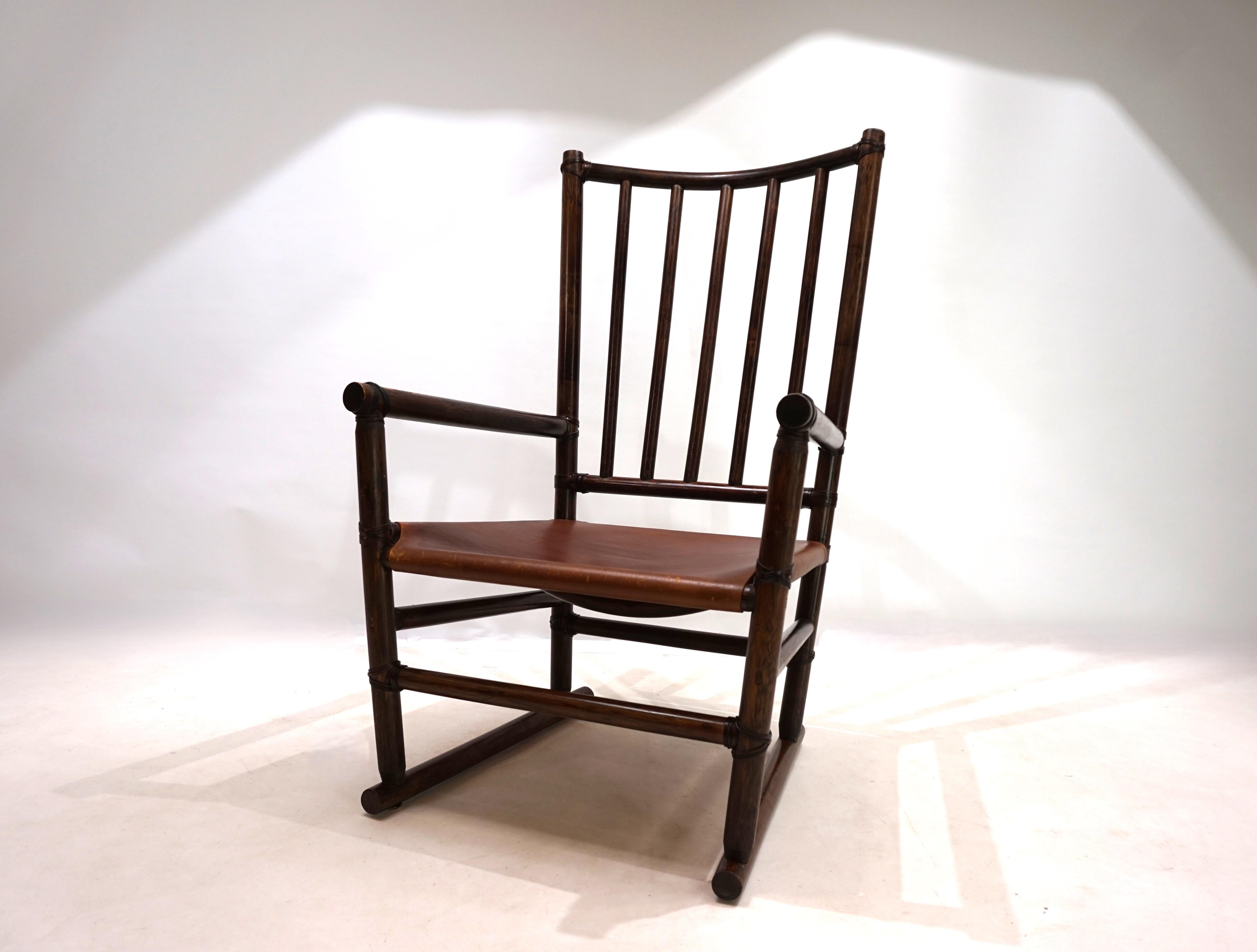 Fauteuil Manou en rotin avec siège en cuir, 1960 en vente 4