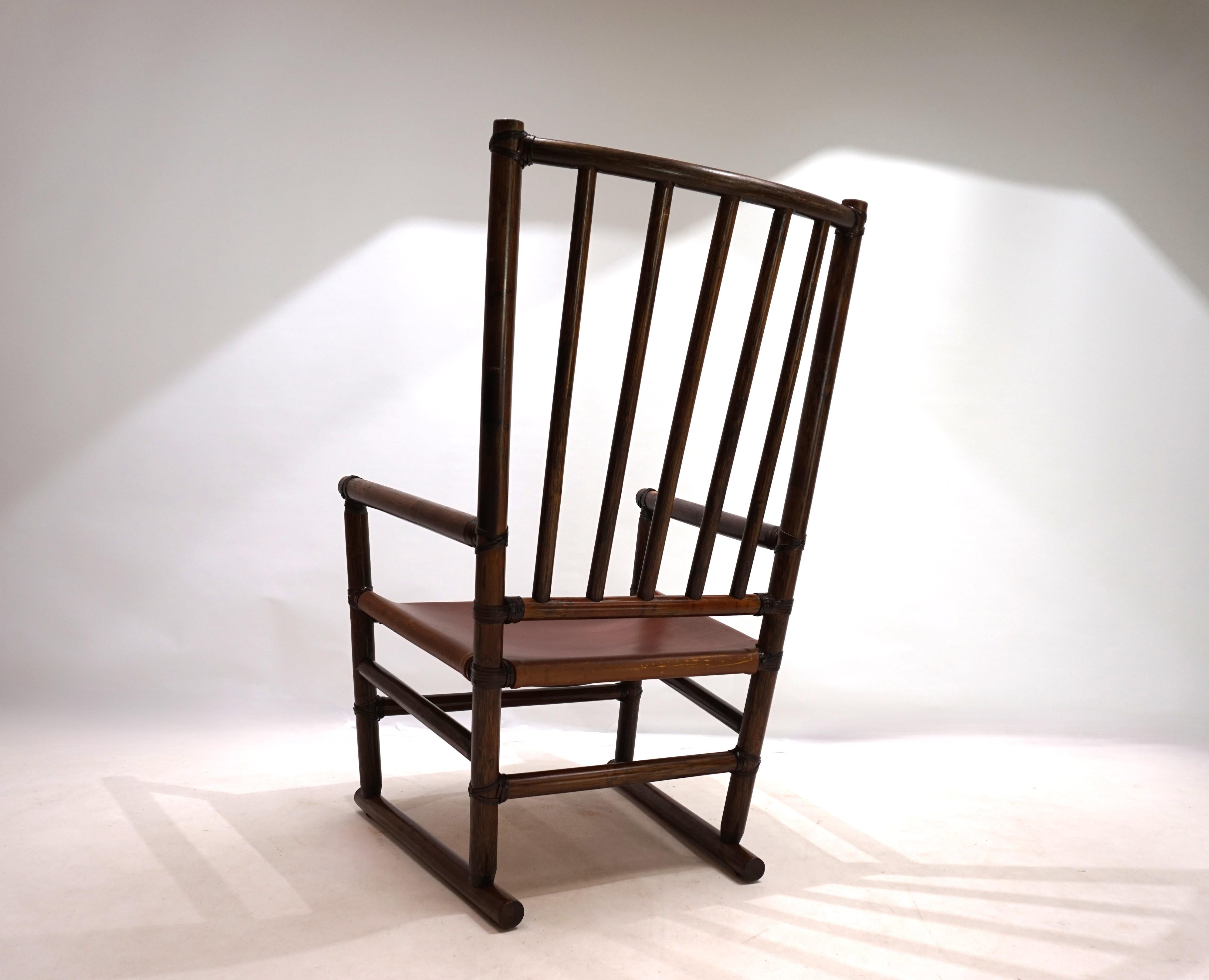 Fauteuil Manou en rotin avec siège en cuir, 1960 Bon état - En vente à Ludwigslust, DE