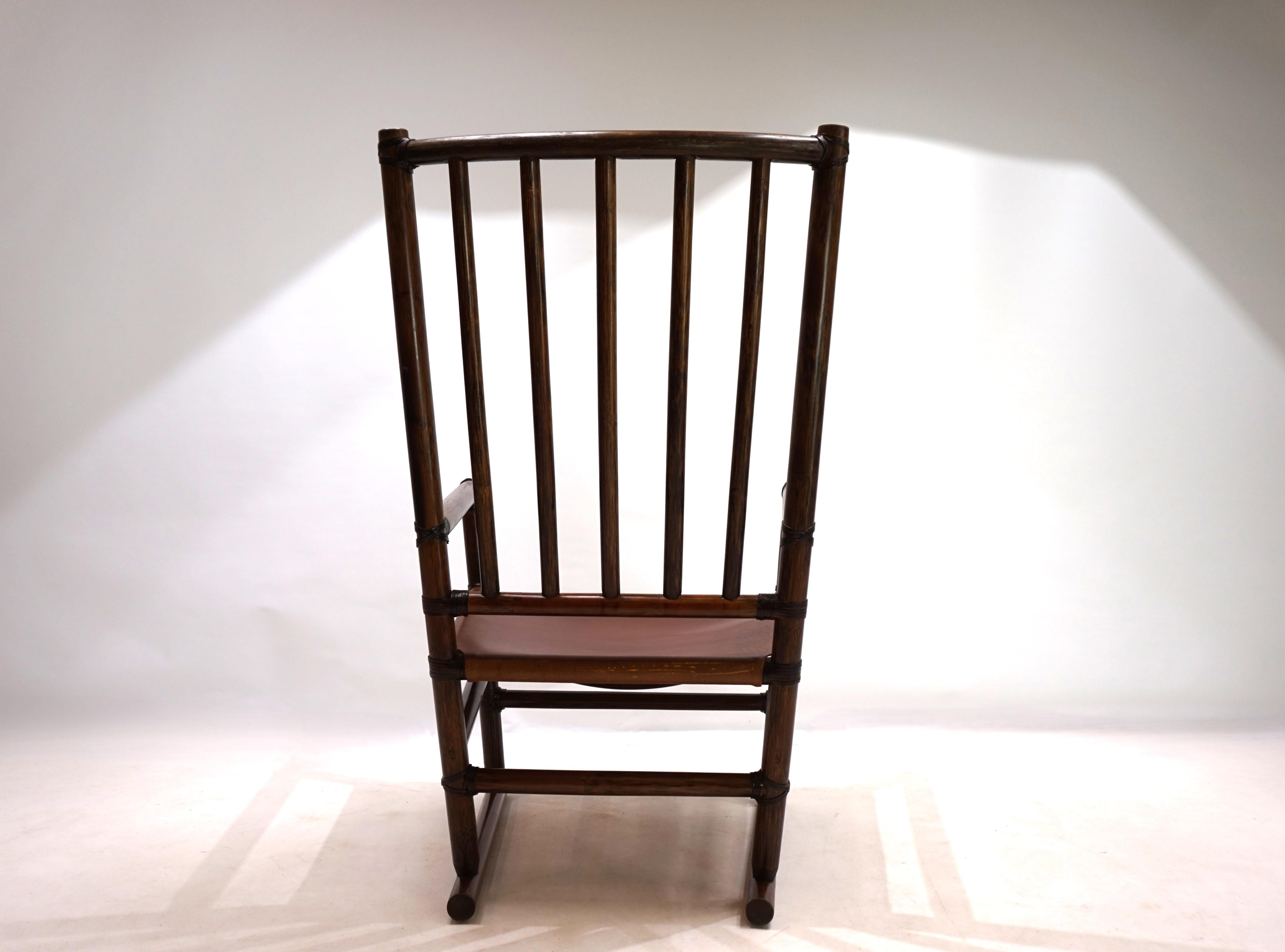 Fauteuil Manou en rotin avec siège en cuir, 1960 en vente 1
