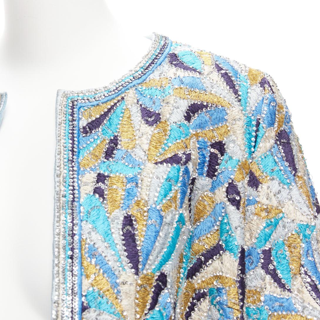 MANOUSH blue bead embellished silver sequin trim cropped jacket FR38 M
Reference: CNPG/A00037
Brand: Manoush
Material: Silk
Color: Multicolour, Silver
Pattern: Solid
Lining: Blue Viscose
Extra Details: Embroidery and sequins embellishment