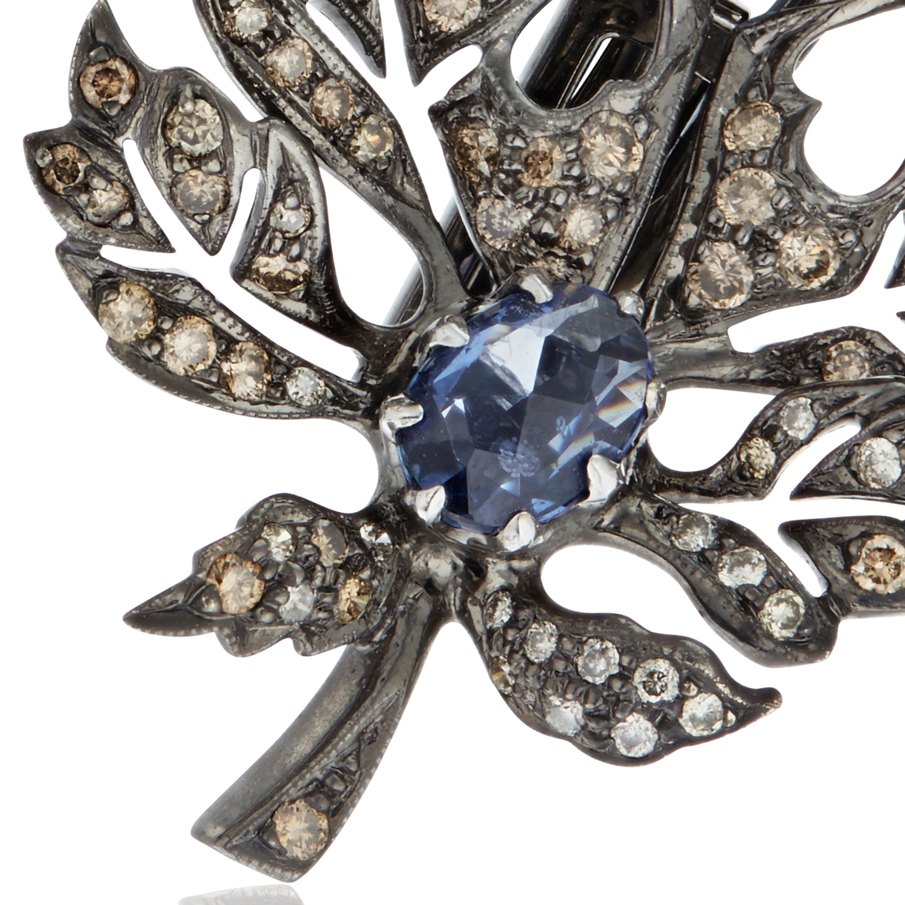 Manpriya B Diamond and Blue Sapphire 18 Karat Gold Black Rhodium Leaf Earrings (Rosenschliff) im Angebot