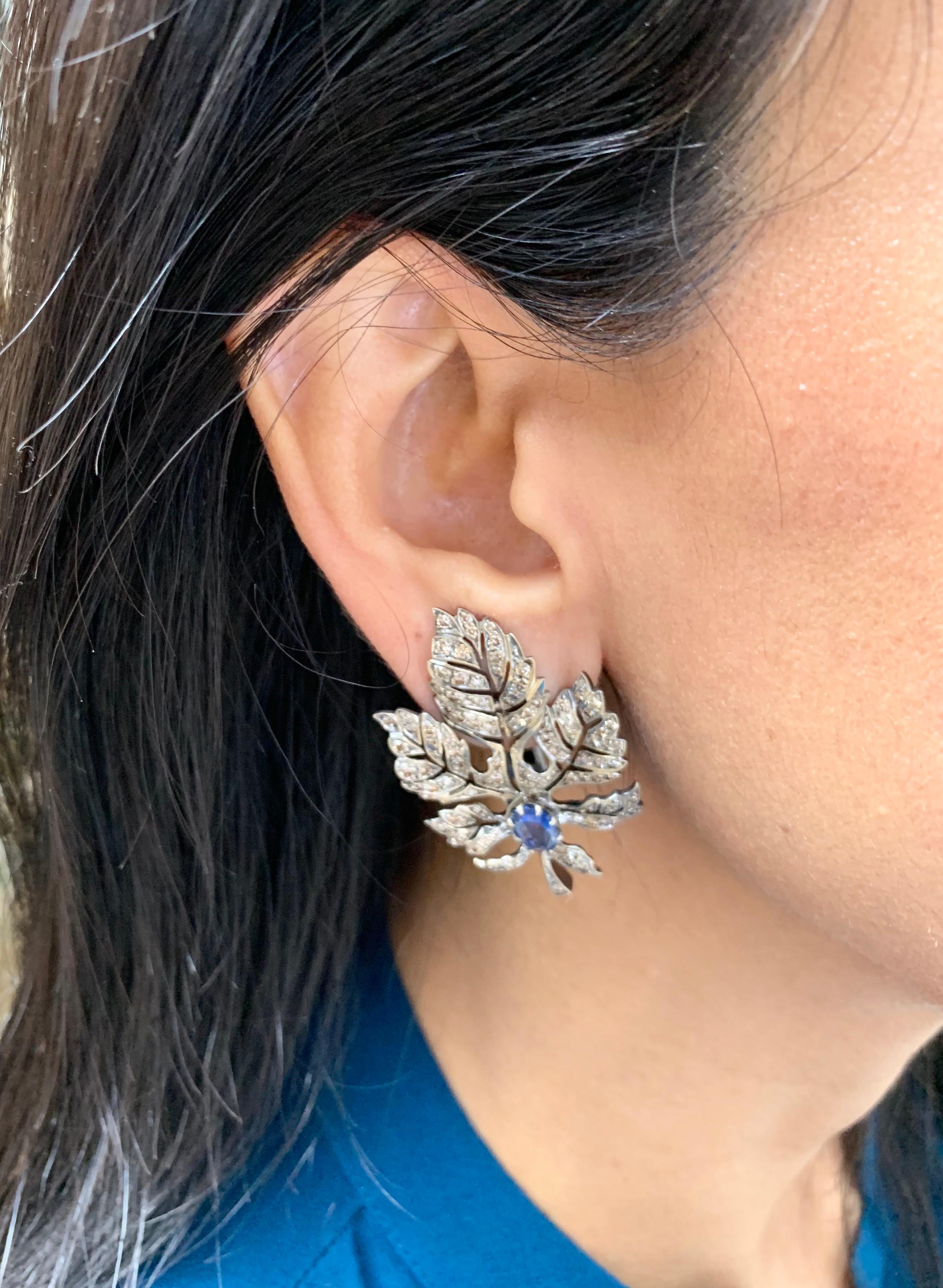 Manpriya B Diamond and Blue Sapphire 18 Karat Gold Black Rhodium Leaf Earrings im Angebot 2