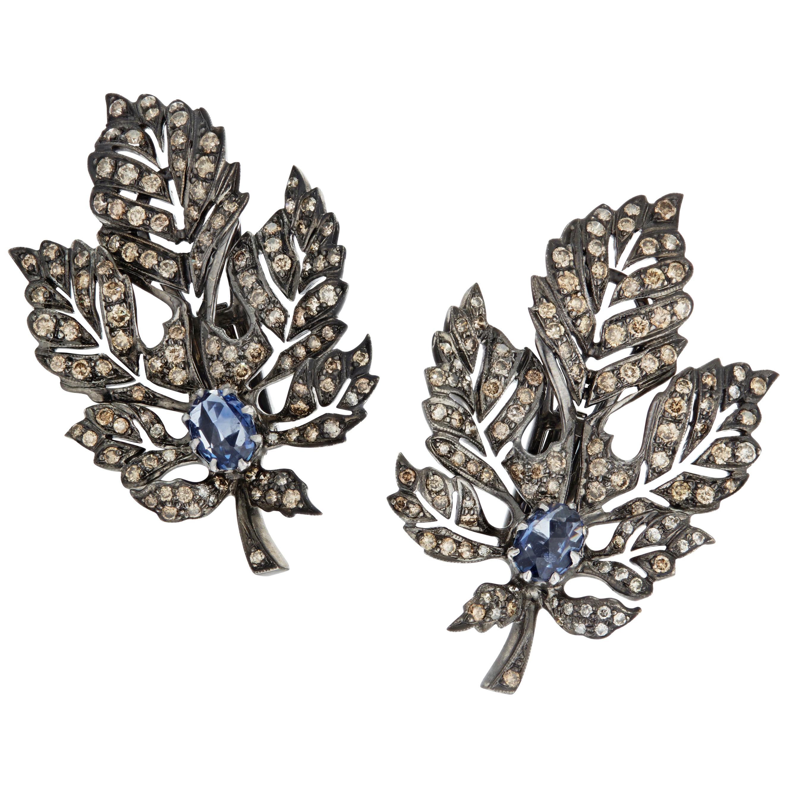Manpriya B Diamond and Blue Sapphire 18 Karat Gold Black Rhodium Leaf Earrings im Angebot